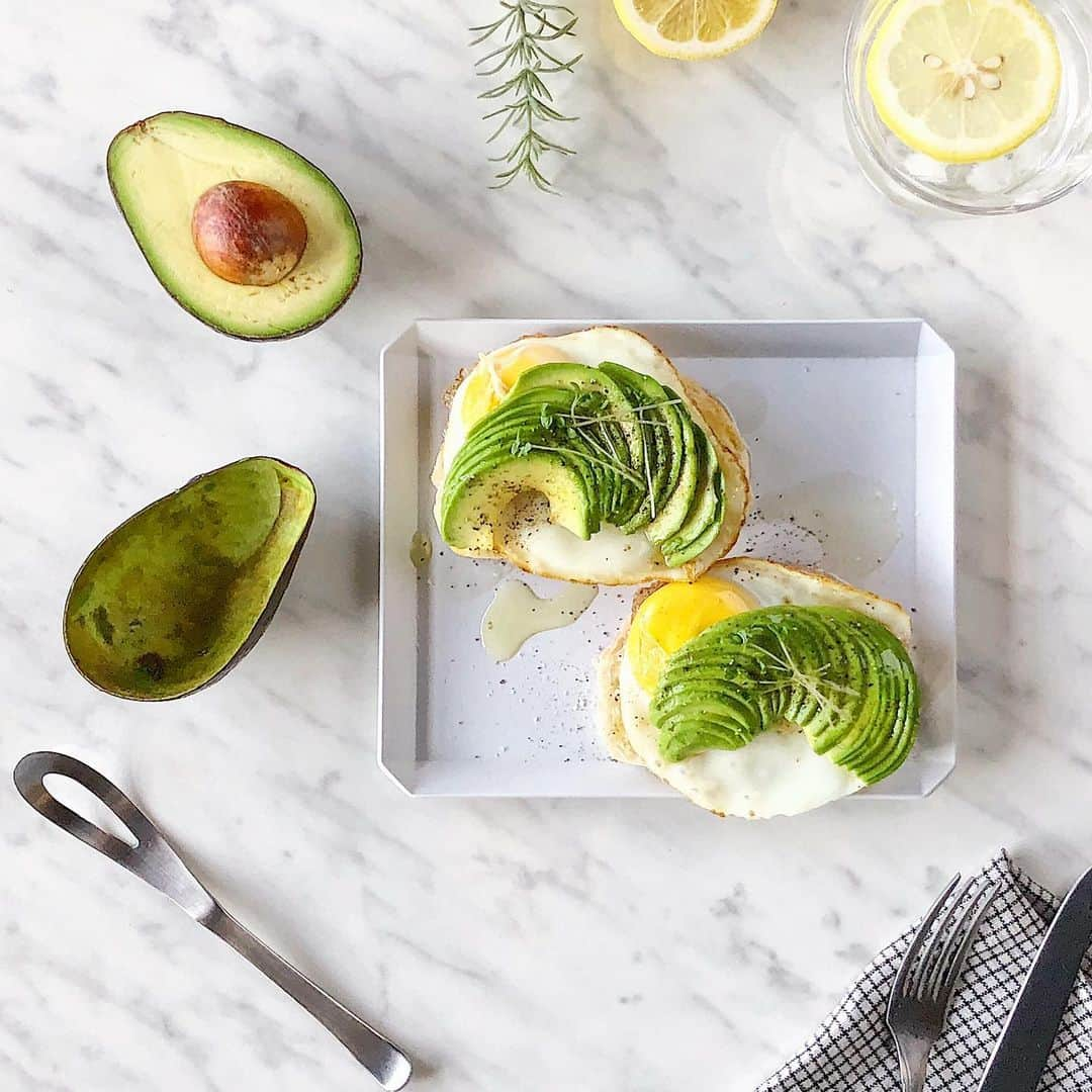 UchiCookさんのインスタグラム写真 - (UchiCookInstagram)「Avocado is always on our menu! Happy National Avocado Day🥑💕 You are not only delicious and nutritious but also so photogenic😉! We love you, Avo! ⠀ Swipe all:⠀ 🥑1. Quick and easy avocado toasts⠀ 🥑2. One of our signature recipes using Steam Grill: Grilled Vegetables with Creamy Avocado Dip!⠀ 🥑3. How to make the Avocado Dip that requires only 5 ingredients⠀ • ⠀ • ⠀ • ⠀ #uchicook #vegetablescoopspoon #steamgrill #avocado #avocadoaddict #madeinjapan #kitchentools ⠀ #healthylife #easyrecipes #avocadoaddiction #avocadotoast #nationalavocadoday #guac #fitfood #healthyeating #avocadorecipes #foodporn #realfood #nutrition #cleaneating」8月1日 11時04分 - uchicook