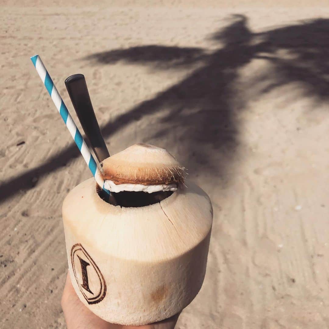 ジェニファー・ホーキンスのインスタグラム：「Holiday mode before ‘things’ gets real. @jakewwall 🥰☀️ #lovewhitsundays !!」