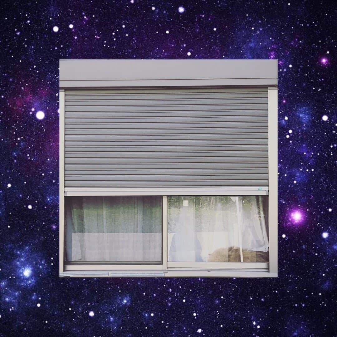 のインスタグラム：「Freaking hot here, neighbor-san!!🌎」