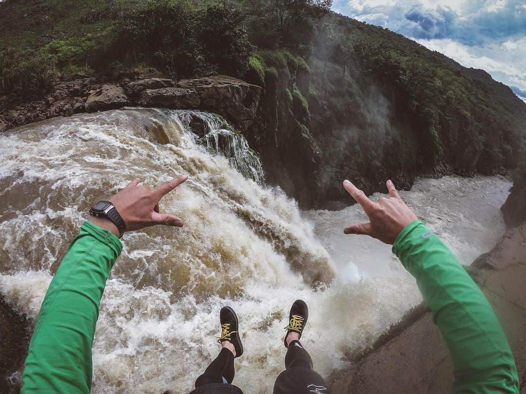 マイケル・ドーソンさんのインスタグラム写真 - (マイケル・ドーソンInstagram)「How’s that for a lunch 🥙 spot - Always grateful for these moments on the river 🙏🏿 . . . #gopro #gopro7 #adventure #explore #fun #river #whitewater #kayak」8月1日 11時39分 - mrmikedawson