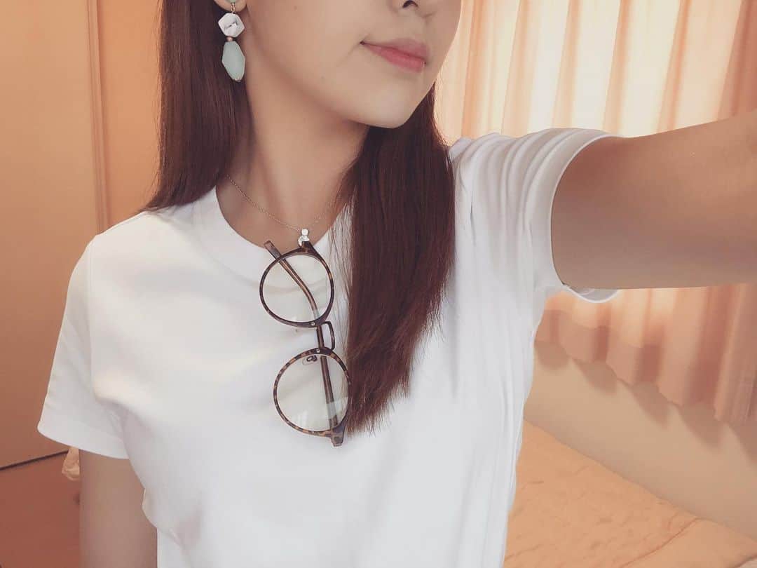 のインスタグラム：「#UNIQLO #ユニクロ #ユニクロコーデ #白t #シンプル #シンプルコーデ #コーデ #code #white #whitecode #tshirt」