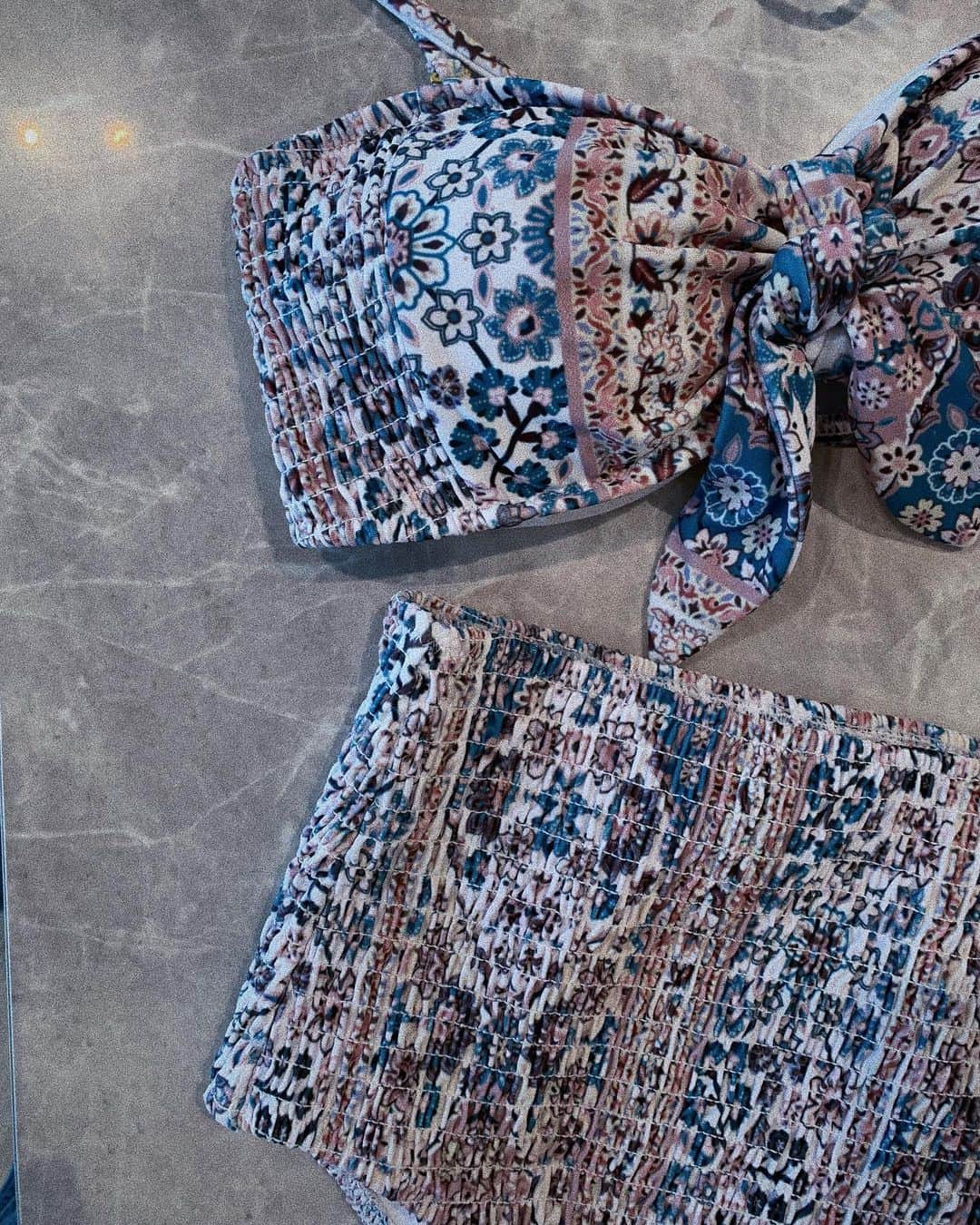 佐野真依子さんのインスタグラム写真 - (佐野真依子Instagram)「■ Moroccan Halter Swimwear ¥9,000 WHITE ホワイトベースに ブルー&ピンクのペイズリー柄が かわいいSWIMWEARセット🐚お洒落なペイズリー柄が目を引く１着に❤︎ 絶妙お洒落な柄が可愛すぎる❤︎ すぐにお届けのアイテムだよ📦 @trunc88_official  #trunc88」8月1日 11時54分 - sanomaisanomai