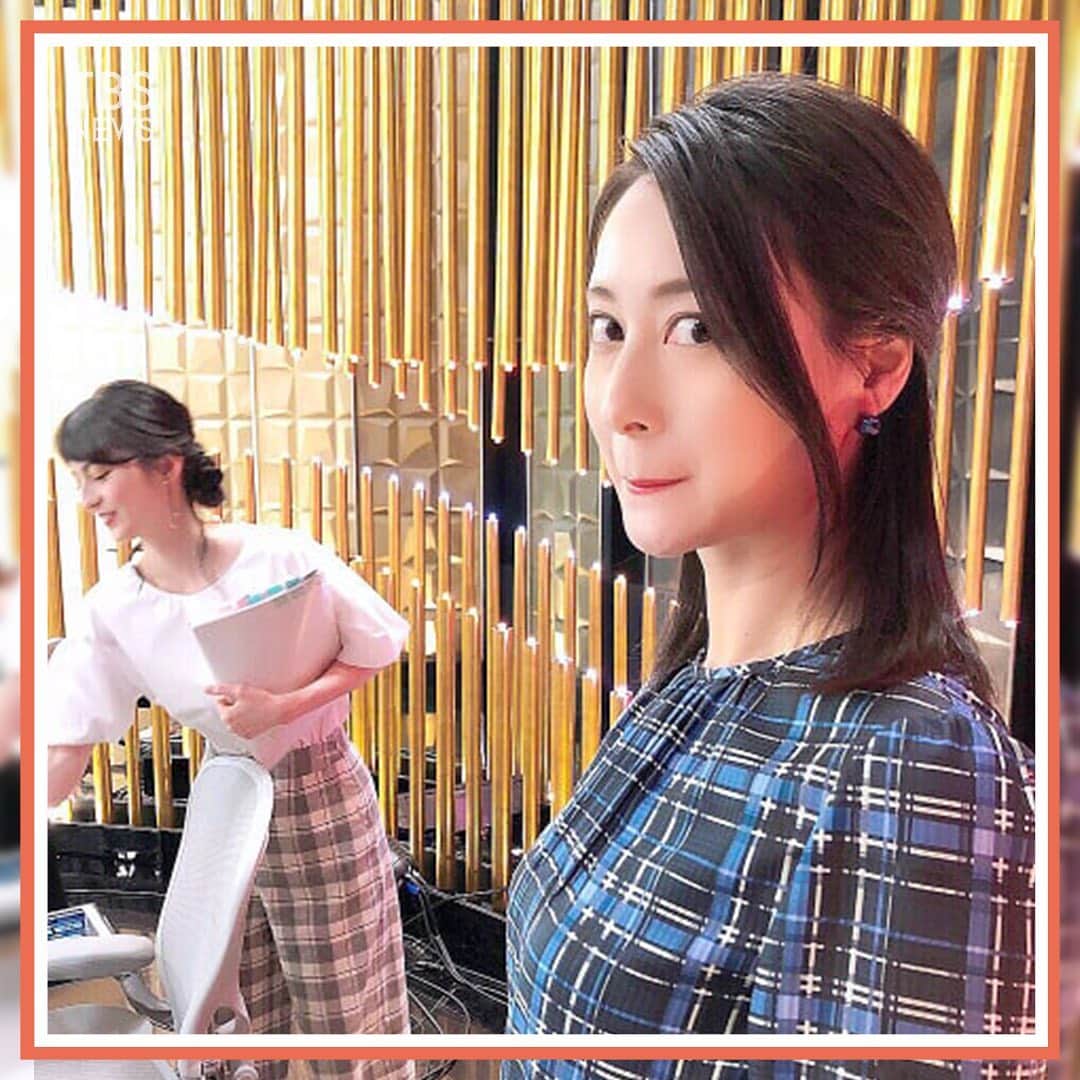 TBS NEWSさんのインスタグラム写真 - (TBS NEWSInstagram)「【news23】 実は、小川キャスターと山本アナ 昨日はチェック柄でリンクコーデでした😊 . きょうから8月ですね！ 皆さま夏の予定はお決まりですか？🏖 . 今夜も放送はよる11:00からです！ ぜひご覧ください。 . 👗小川キャスター…NATURAL BEAUTY . #小川彩佳 #山本恵里伽 #キャスター #アナウンサー #衣装 #今日のコーデ #リンクコーデ #双子コーデ #fashion #ootd #outfitoftheday #news23 #TBS #TBSNEWS #news #ニュース #8月」8月1日 11時57分 - tbsnews_insta