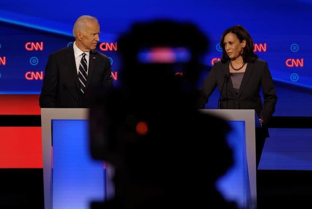 CNNさんのインスタグラム写真 - (CNNInstagram)「Photographer Gabriella Demczuk captured behind-the-scenes images during CNN's #DemDebate in Detroit 📸 On Tuesday and Wednesday, candidates took the stage, and for many, this might have been their final shot to make a moment on national television. For the third and fourth debates later this year, the Democratic National Committee is doubling the threshold that candidates need to qualify.」8月1日 12時09分 - cnn