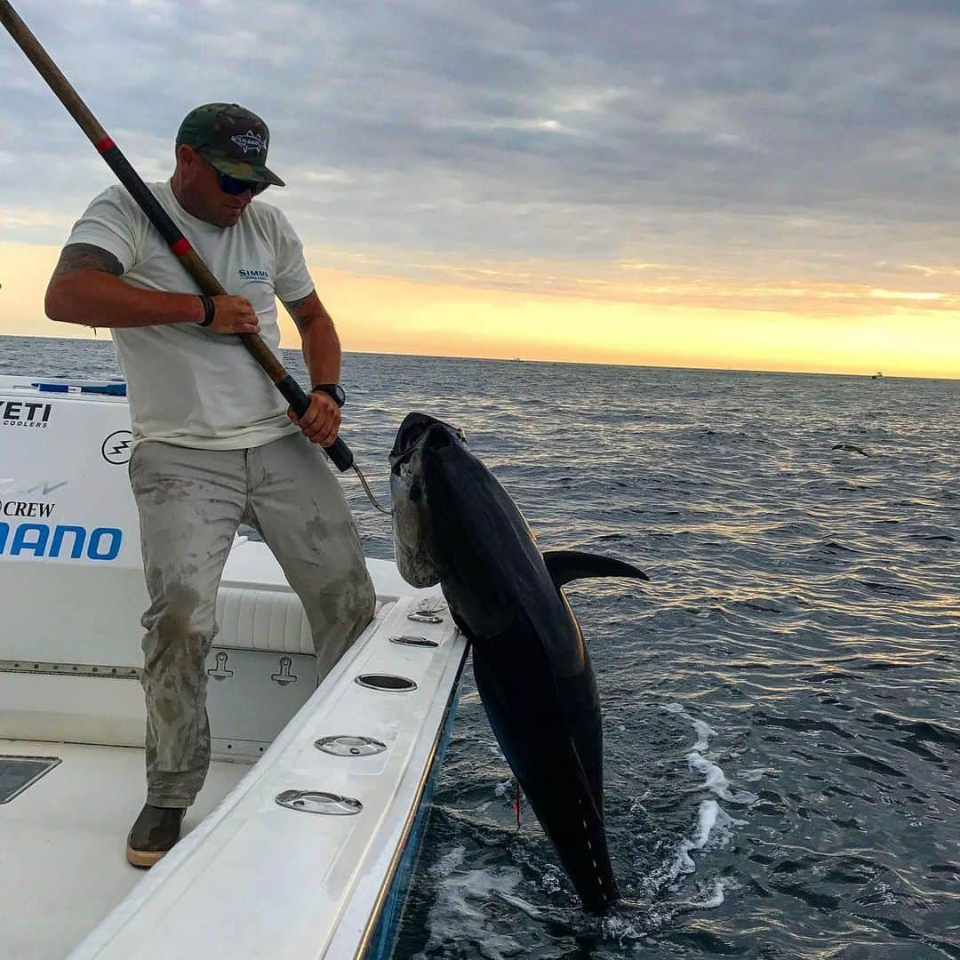 Electric_Fishingさんのインスタグラム写真 - (Electric_FishingInstagram)「As the sun sets, @watermancharters puts another one over the rail.⁣ ⁣ #ElectricSunglasses⁣ #PolarizedSunglasses⁣ #StyleThatPerforms⁣ #ElectricFishing」8月1日 12時17分 - electric_fishing