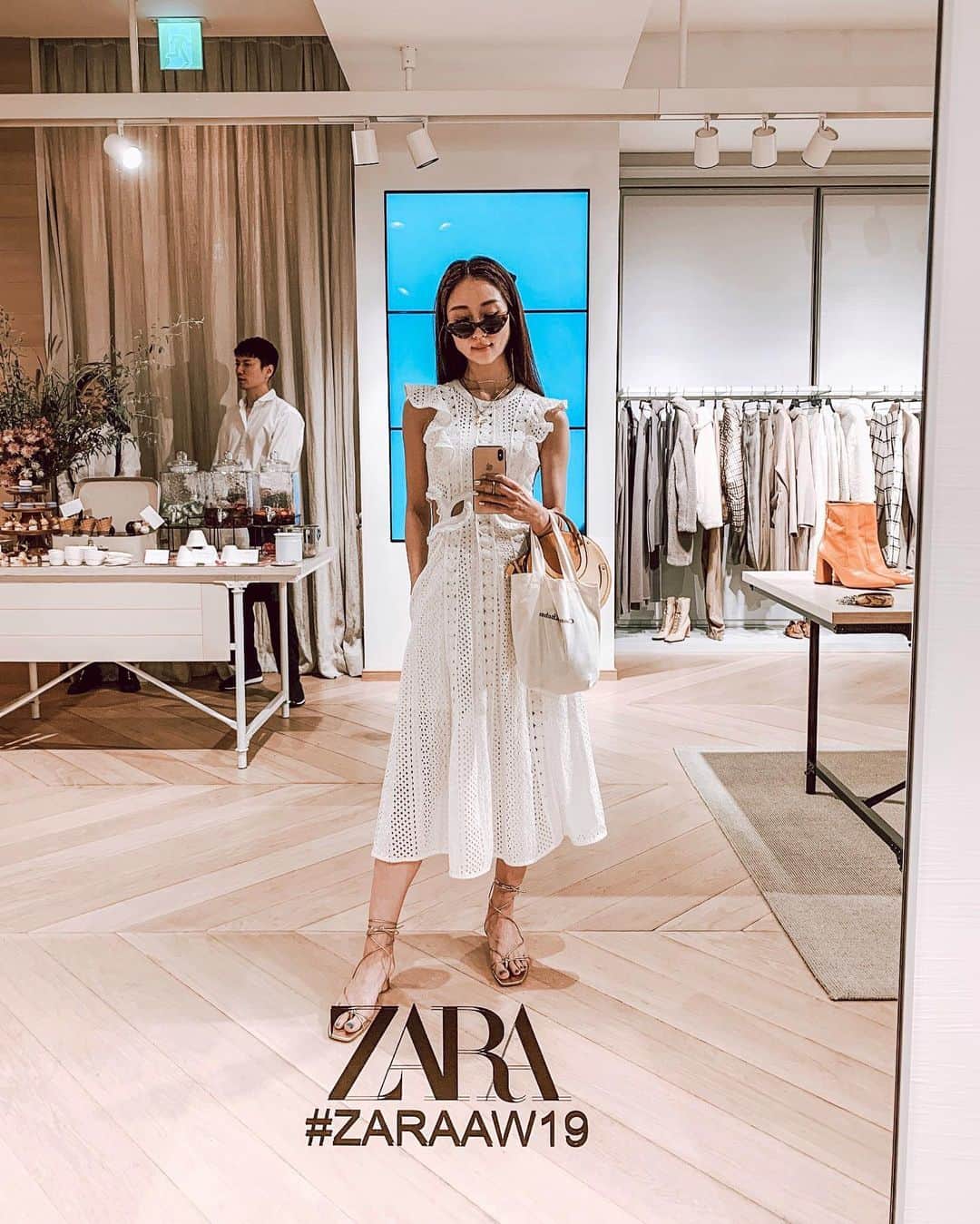 のインスタグラム：「@zara 19﻿AW ﻿ 展示会におじゃましました。﻿ 秋冬のザラもやっぱり可愛かった😍😍﻿ サングラスも形良いね！﻿ 気がつくと必ずコーデのどこかにザラが入ってる👡﻿ ﻿ ﻿ ﻿ ﻿ ﻿ ﻿ ﻿ ﻿ ﻿ ﻿ ﻿ ﻿ ﻿ ﻿ #zara #zara19AW #fashion #awcollection #outfit #instafashion #zarafashion #zaraoutfit #sunglasses #maripo_fashion」