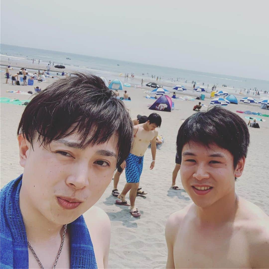 石田政博さんのインスタグラム写真 - (石田政博Instagram)「海でびゅー🌊  白すぎて… 海のギャル男つえー笑」8月1日 12時31分 - markunv