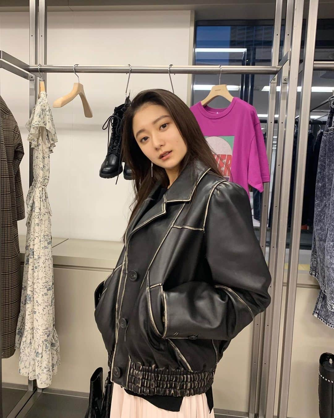 齊藤英里さんのインスタグラム写真 - (齊藤英里Instagram)「#moussy #sly #rienda #laguagem A/W展示会へ行きました！！ たくさん注文してしまった♡♡ このジャケットもオーダーした中の1つなんだけどかわいすぎな〜〜い？？」8月1日 23時24分 - erisaito.official