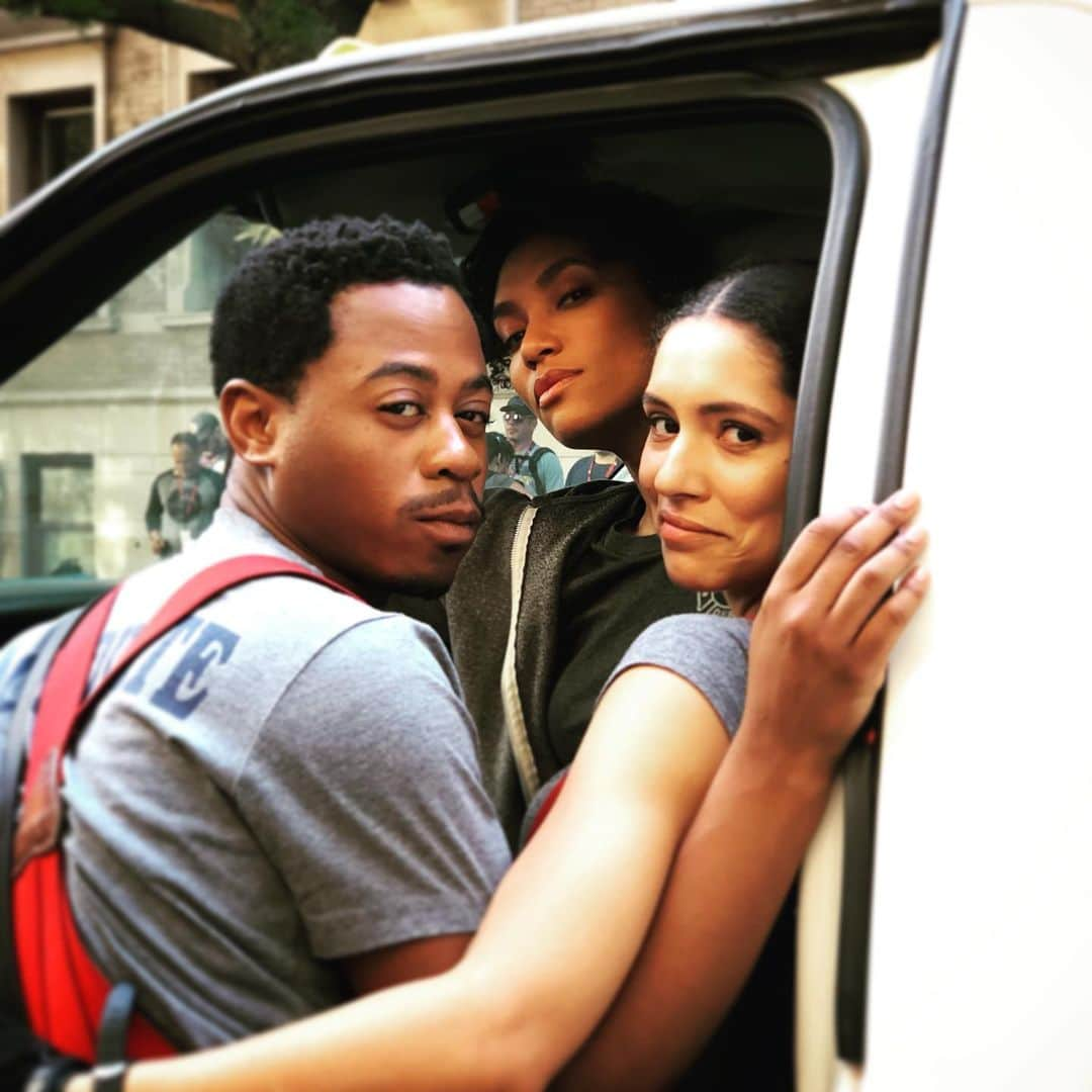 クリスチャン・ストールティのインスタグラム：「What.  The hell.  Is going on.  In Ambo 61.  @danielkyri @msmayoalldayo @annieilonzeh  #ChicagoFire」