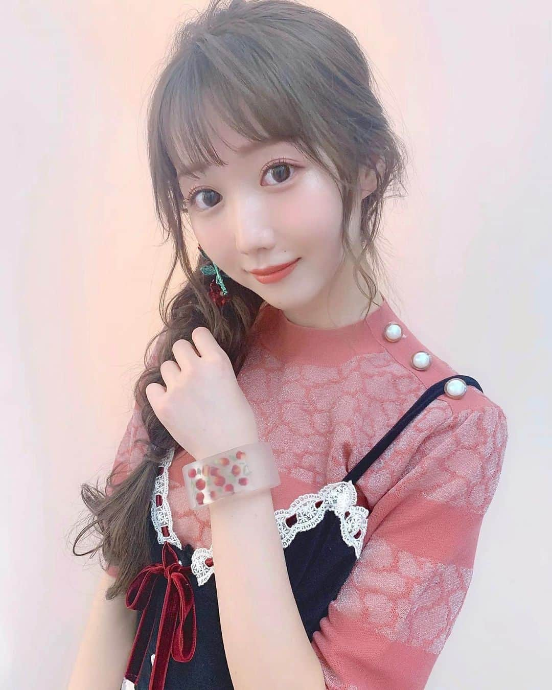 大谷映美里さんのインスタグラム写真 - (大谷映美里Instagram)「🌹🥀🌹🥀 ㅤㅤㅤㅤㅤㅤㅤㅤㅤㅤㅤㅤㅤ #bis 9月号 本日発売です ❤︎ ㅤㅤㅤㅤㅤㅤㅤㅤㅤㅤㅤㅤㅤ なーたんと2人での撮影 & ヘアの企画に 参加させていただいています🥰 ㅤㅤㅤㅤㅤㅤㅤㅤㅤㅤㅤㅤㅤ セブンネットではなんと… みりにゃーたんのポストカードが付いてくるよ🍓 ㅤㅤㅤㅤㅤㅤㅤㅤㅤㅤㅤㅤㅤ 髪型もお洋服もかわいいね。。。🍒 ちぇっく宜しくお願いします！！ #bis9月号」8月1日 21時59分 - otani_emiri