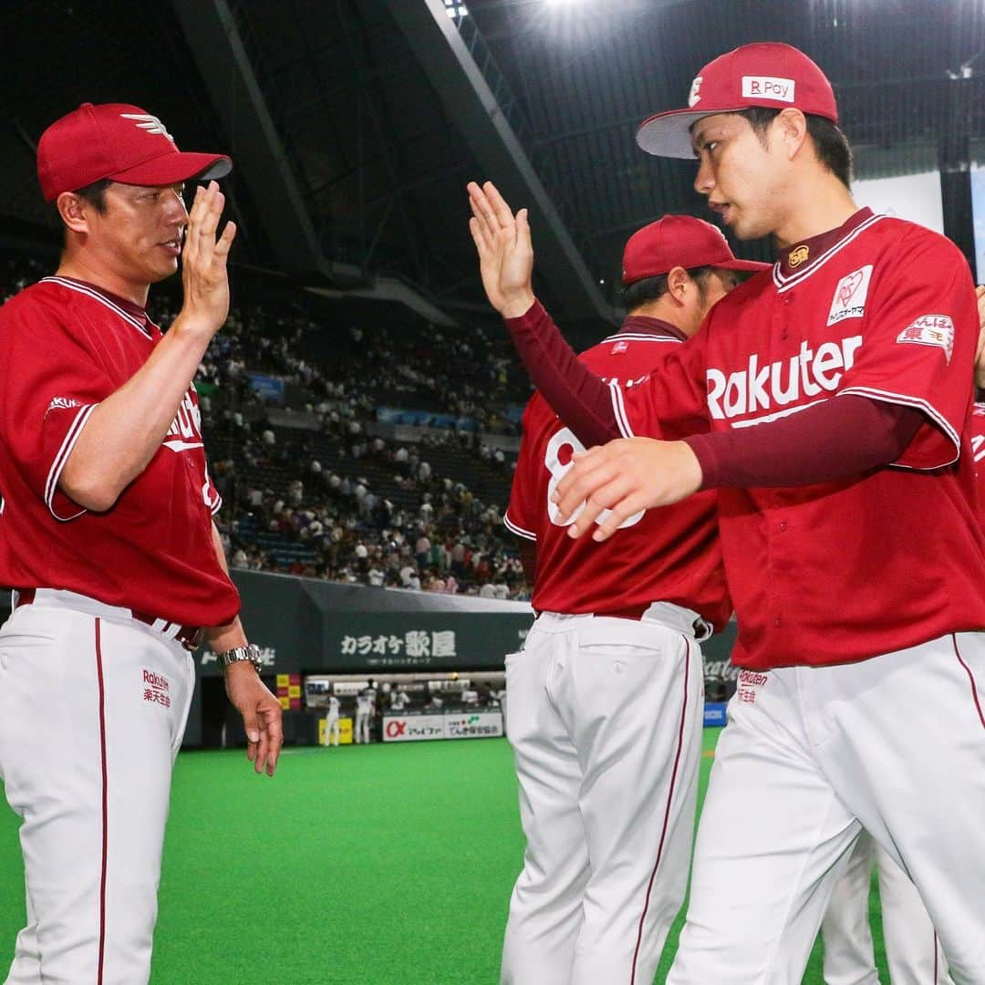 東北楽天ゴールデンイーグルスさんのインスタグラム写真 - (東北楽天ゴールデンイーグルスInstagram)「⚾️ ⚾️F 1-3 E⚾️ 投打が噛み合ってカード勝ち越し‼️ 浅村選手が先制タイムリーで今日も初回に仕事👍🏼 そして1点リードの9回に23号ソロで勝負を決めた‼️ 守備でも7回にスーパープレーで失点を許さず👏🏼 茂木選手は勝ち越しタイムリーを含む3安打猛打賞👑 2番手辛島選手は3回無失点でチームトップの7勝目✨ 松井選手は危なげなく三者凡退で28セーブ目🤩 #rakuteneagles #RESTART #日本一の東北へ #浅村栄斗 #茂木栄五郎 #辛島航」8月1日 22時03分 - rakuten_eagles