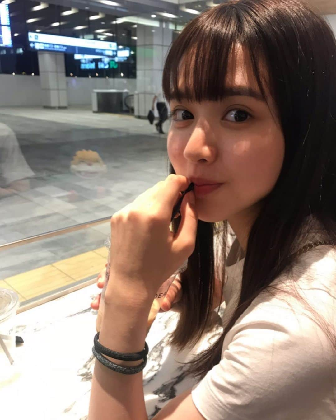 鎮西寿々歌さんのインスタグラム写真 - (鎮西寿々歌Instagram)「みんな今日から何か始めましたか〜？ 私はついに暑さに負けてドリンクLサイズ始めました💧😉」8月1日 22時05分 - tarasuzuka24