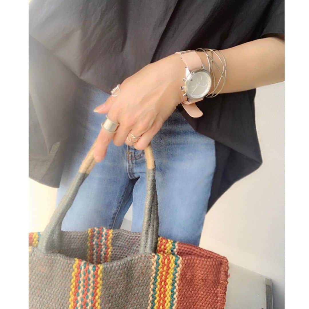 chieminsさんのインスタグラム写真 - (chieminsInstagram)「.*♡*♡.*♡.*.*♡*♡.*♡.*.*♡*❁¨̮ ・ ・ @knutgadd さんの⌚✨ ベージュのスウェードベルトにホワイトの大きめフェイスが、大人可愛いくてお気に入り♡ ・ ・ .*♡*♡.*♡.*.*♡*♡.*♡.*.*♡*♡.*♡.* ・ スウェーデン発のウォッチブランド クヌート ガッドが「チックタック(@tictac_press)」の 取り扱い各店で展開スタートします。お買い上げのお客様に先着でサマーシーズンにぴったりの付け替えナイロンストラップのプレゼントもあります!」 🎁✨ ・ .*♡*♡.*♡.*.*♡*♡.*♡.*.*♡*♡.*♡.* ・ ぜひチェックしてみてくださいね❣️ ・ ・ ・ ・ #時計 #pr #腕時計 #手元くら部 #腕時計くら部  #instalove #カヌートガッド #knutgadd」8月1日 22時20分 - chery0131