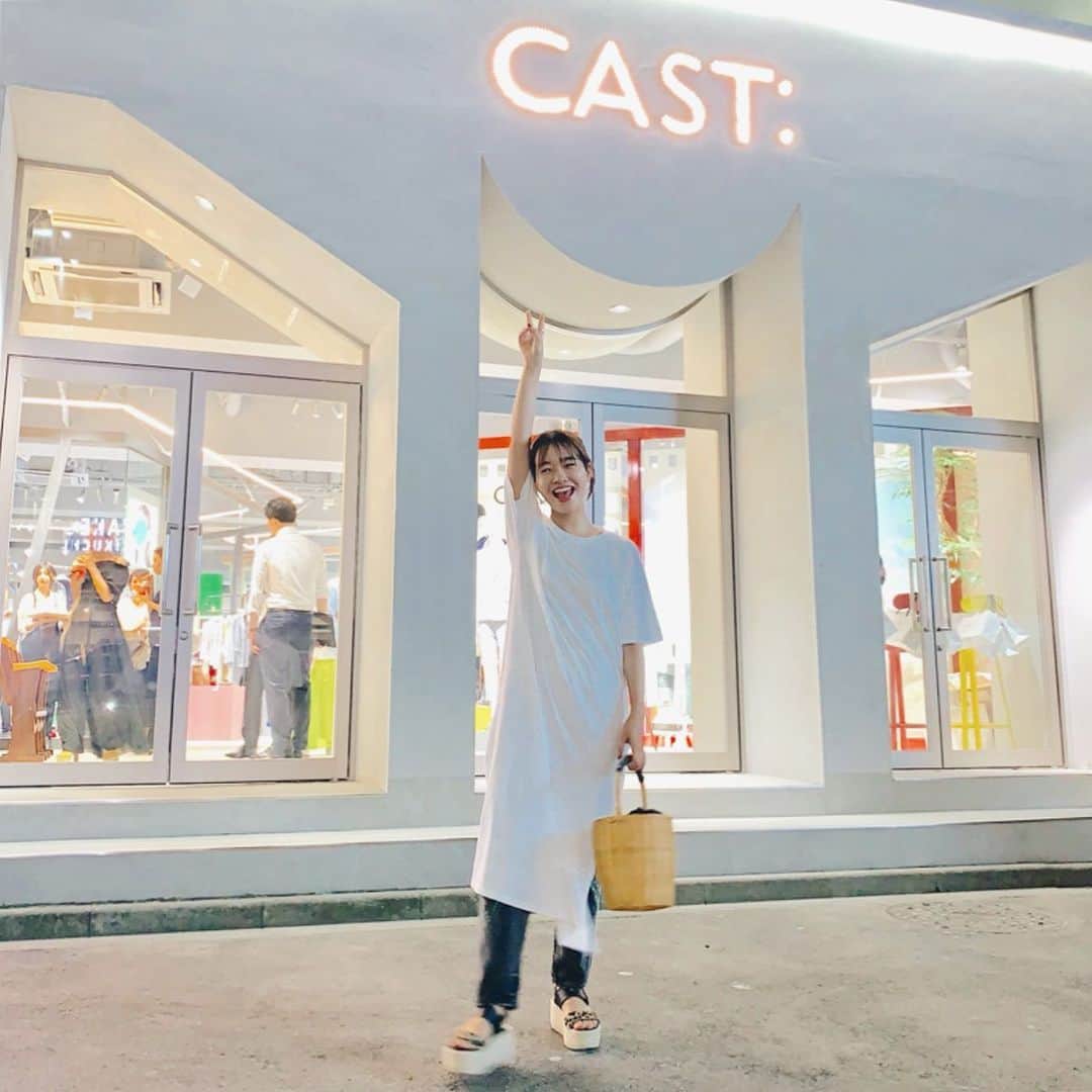 猪鼻ちひろのインスタグラム：「映画とお洋服の話🙊❣️﻿ ﻿ 映画「CAST:」の上映会に行ってきました👌🏻﻿ なんと、この映画CAST:がアパレル新ブランドになっているの😳﻿ 店舗にもお邪魔しましたが、 それぞれのファッションにテーマがあって可愛かった☺️﻿ 私はCARAのラインが好きでした！﻿ 原宿でもネットでも購入できるから要チェックです✔️﻿ #映画CAST#CASTcolon#PR」