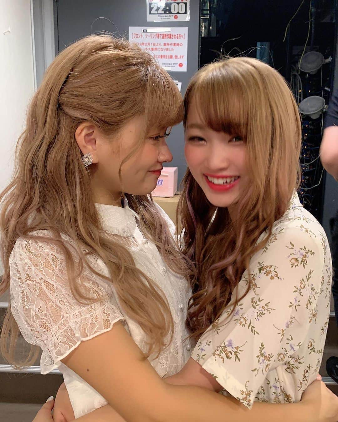 平野夢来（ゆぴぴ）のインスタグラム：「いつでも優しくて可愛くて本当に憧れの先輩でした。 ・ ・ ・ ・ ・ 初めてなちょすさんと撮影した時に14歳ってゆったらめっちゃ驚いた顔で ｢えぇ~ほんまに中3?!見えへん~｣って 言ってたのめっちゃ覚えてます (笑) ・ ・  それで撮影で会う度になちょすさんなちょすさんってかまちょしてました(笑) ほんとに何から何まで可愛くて本当に憧れです🥺 その天使のようななちょすさんと一緒に撮影ができないなんて、、、、、ほんとに寂しいﾃﾞｽ(._.) ・ ・ ・ もっともっと色んなことを教わったり相談したりしたかったです😭 まだまだいっぱい一緒に撮影したかったなってほんとに後悔ばっかです、、🥺 ほんとにまだまだなゆらですがまた一緒に撮影出来るようにがんばります！ ほんとうに短い間でしたが本当にありがとうございました！」