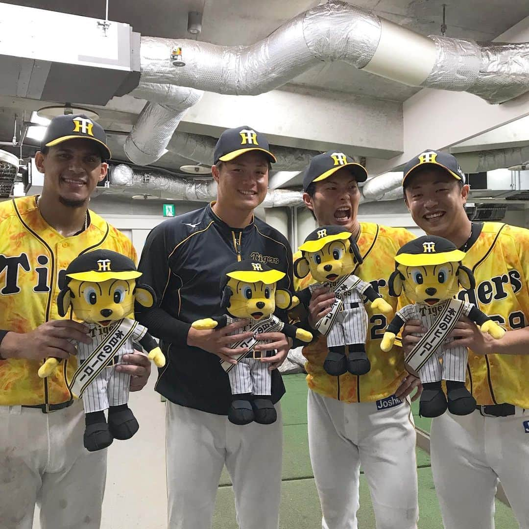 阪神タイガースさんのインスタグラム写真 - (阪神タイガースInstagram)「今日のヒーローマルテ選手、守屋選手、北條選手、島本選手‼️ #ジェフリーマルテ 選手 #守屋功輝 選手 #北條史也 選手 #島本浩也 選手 #今日のヒーロー #todayshero #阪神タイガース」8月1日 22時37分 - hanshintigers_official