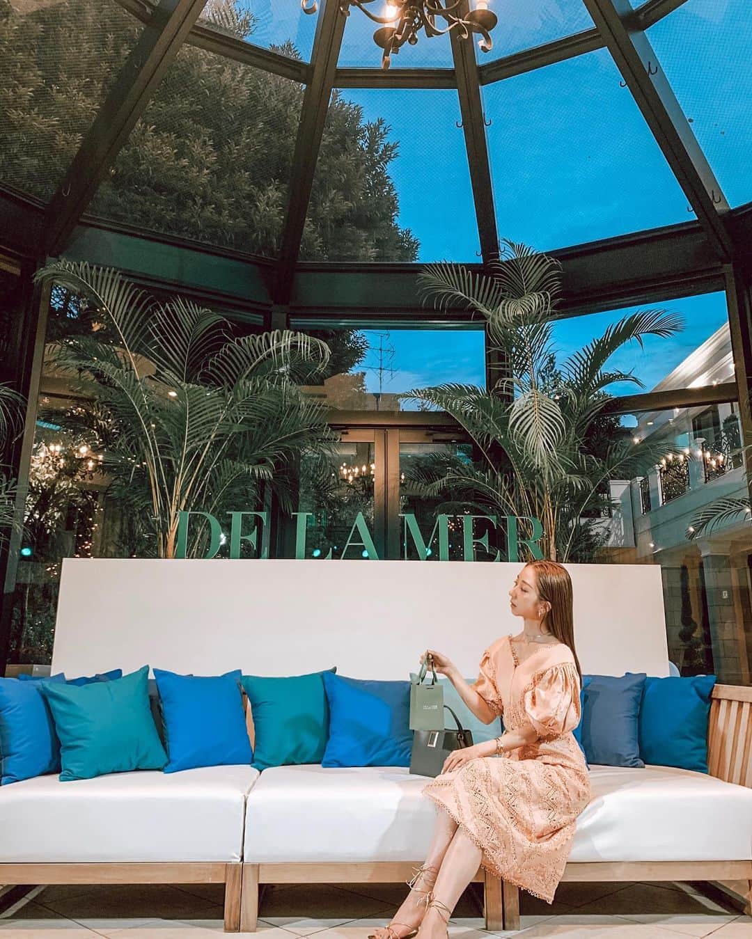 のインスタグラム：「DE LA MER SUMMER HYDRATING PARTY🌊﻿ ﻿ ﻿ ドゥ・ラ・メールのベストセラー化粧水 #ザトリートメントローション は、美容液のような濃密でとろみのあるテクスチャーがダメージを受けたお肌を潤して癒してくれる感じ😌✨﻿ 今回は、ザ･トリートメント ローション ハイドレイティング マスクも体験させていただいのですが、お肌の奥までしっかり保湿されてしっとり感が最高なの🧖‍♀️✨﻿ ブランドの誕生秘話や独自の美容保湿成分ミラクルブロスのお話も聞けて、ドゥ・ラ・メールの良さを改めて実感することができました👏👏💓﻿ ﻿ thanks @lamer﻿ ﻿ ﻿ ﻿ ﻿ ﻿ ﻿ ﻿ ﻿ ﻿ ﻿ ﻿ ﻿ ﻿ ﻿ ﻿ ﻿ ﻿ ﻿ ﻿ #ドゥラメール #DeLaMer #pr #skincare #lamer #beauty #cosmetics #スキンケア #化粧水 #シートマスク #デパコス #コスメ #美容 #美容好き」