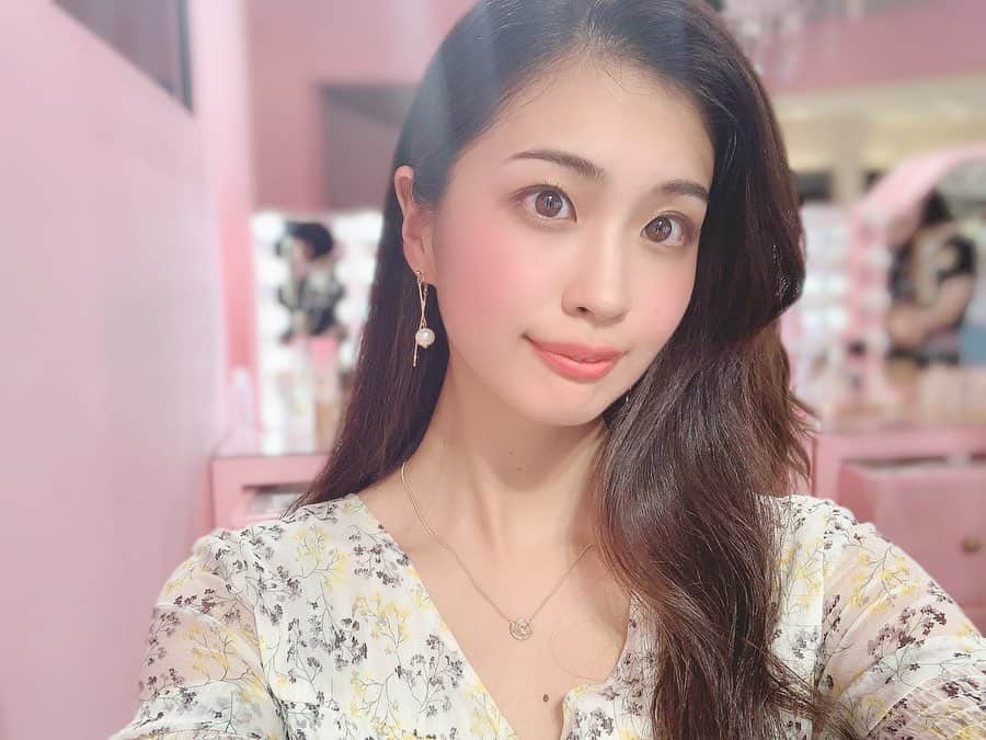 のインスタグラム：「. きのうは、新宿伊勢丹にて日本初上陸のコスメを試してきました💄BAさんにタッチアップしていただいたおかげでお肌がつやつやに✨どのアイテムも良い香りがしたので、メイクをするのが楽しくなりそうです! . #トゥーフェイスド #toofacedjapan #ownyourpretty #isetan_beauty #cancam_toofaced#cosmetics #new #beauty #instalike #instagood」