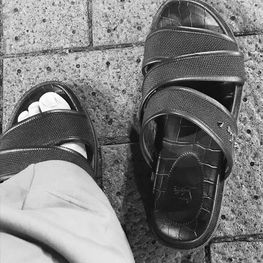 鳥越裕貴さんのインスタグラム写真 - (鳥越裕貴Instagram)「#sandals #christianlouboutin  #ヘビーローテション #というやつです」8月1日 22時32分 - yuki_torigoe.cleftchin