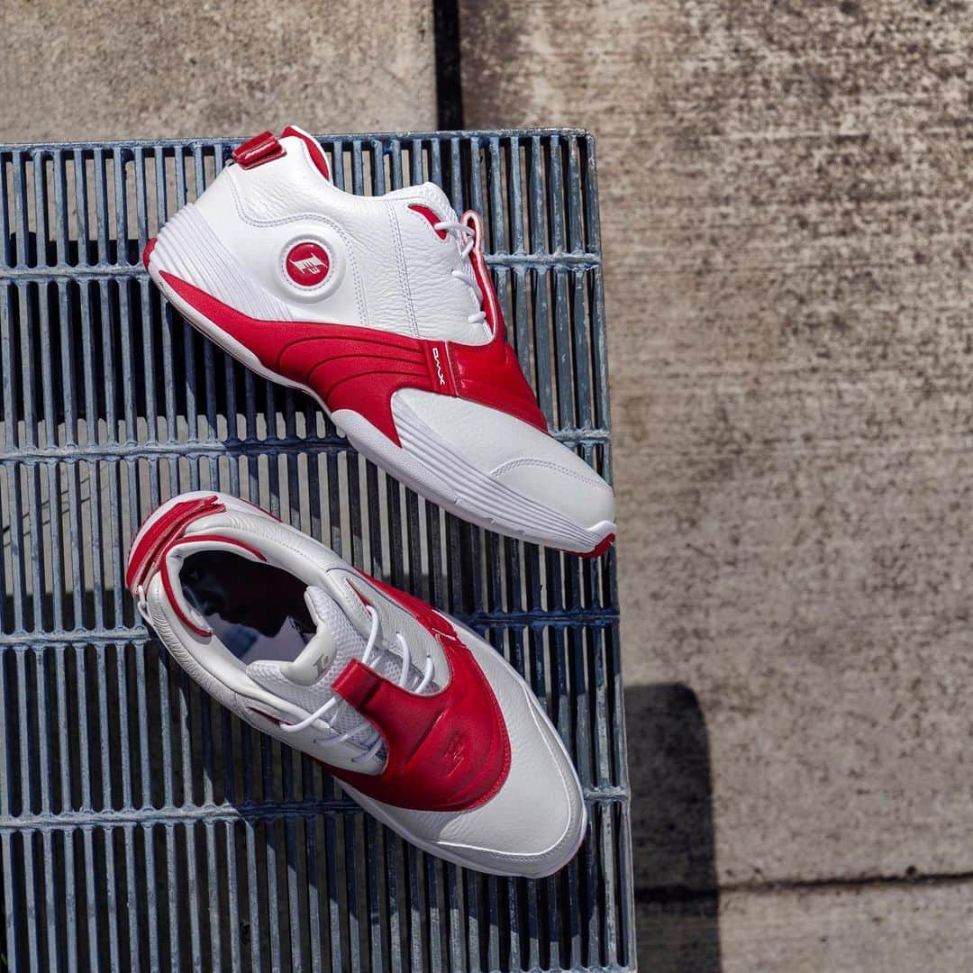 Reebok classicさんのインスタグラム写真 - (Reebok classicInstagram)「Making its on-court debut in 2001, the Answer V was @theofficialai3’s sixth signature shoe. Today we reintroduce it in its original red/white colorway for the first time. Tap to shop. #AnswerV」8月1日 22時44分 - reebokclassics