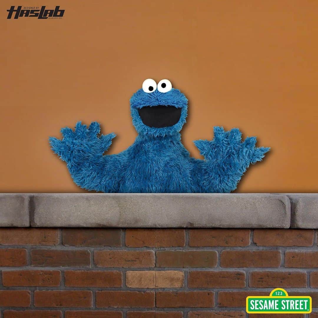 Hasbroさんのインスタグラム写真 - (HasbroInstagram)「Our newest HasLab project has launched – a fully poseable, full-size, photorealistic Cookie Monster replica. Head to the HasLab section on HasbroPulse.com for more information on how you can back this dream collectible today.」8月1日 22時40分 - hasbro