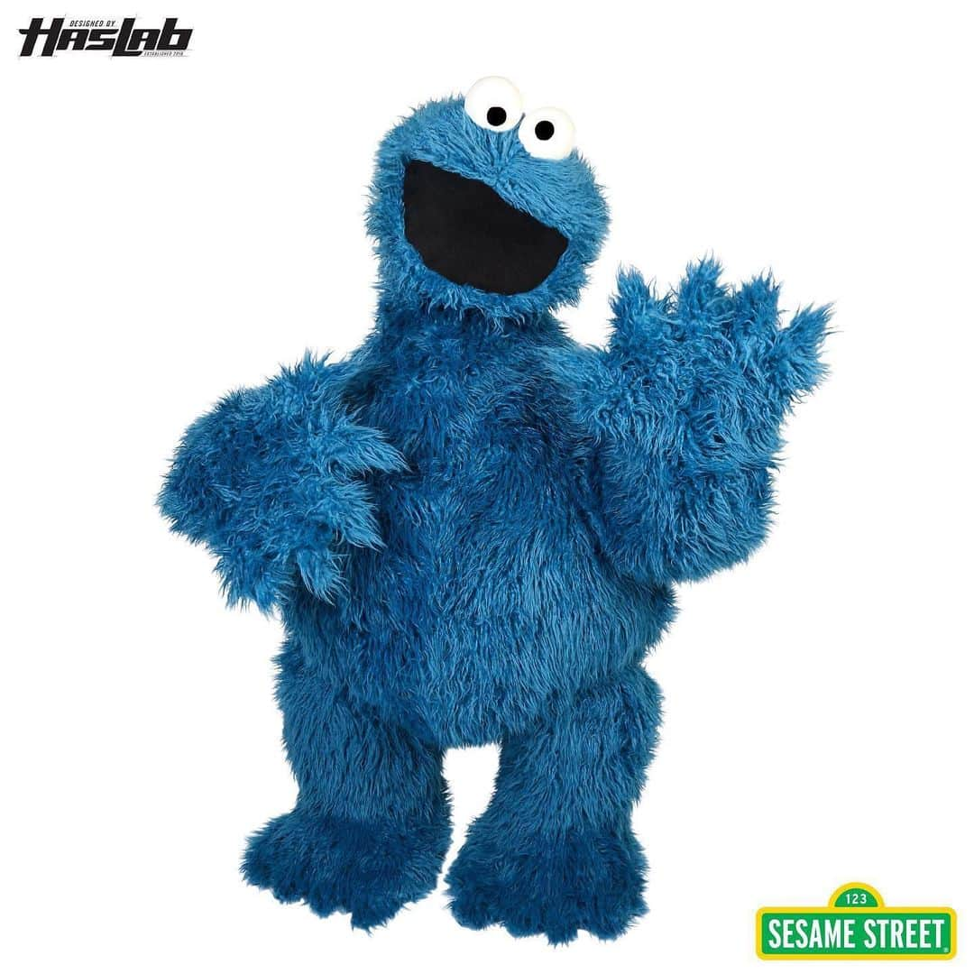 Hasbroさんのインスタグラム写真 - (HasbroInstagram)「Our newest HasLab project has launched – a fully poseable, full-size, photorealistic Cookie Monster replica. Head to the HasLab section on HasbroPulse.com for more information on how you can back this dream collectible today.」8月1日 22時40分 - hasbro