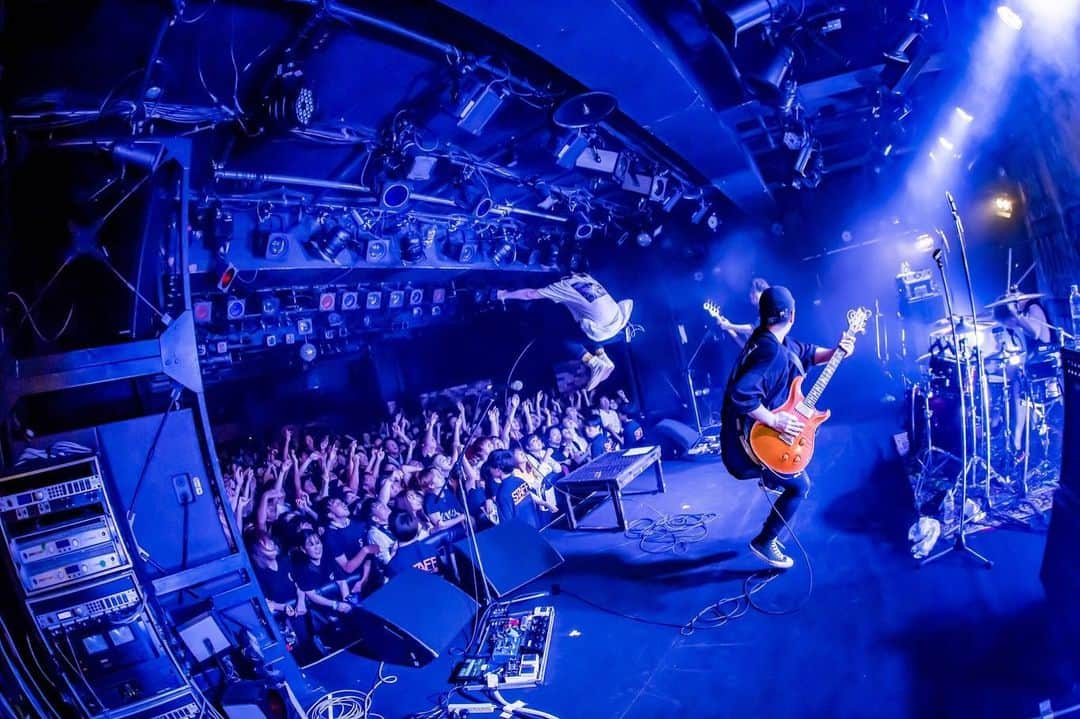 NOISEMAKERさんのインスタグラム写真 - (NOISEMAKERInstagram)「‪THANK YOU 名古屋CLUB QUATTRO!!‬ ‪来てくれた皆さんありがとうございました！‬ ‪来る度に熱さを増してく名古屋！ノイズにとって大切な場所になってます。また必ず帰ってきます！‬ ‪NOISEMANIA2019スタート！明日は大阪！‬ ‪📸 @taka_tallman」8月1日 22時42分 - noisemaker_official