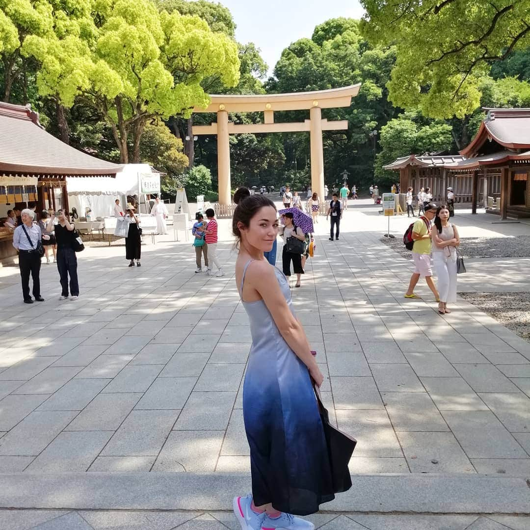 セリア・ロブレドさんのインスタグラム写真 - (セリア・ロブレドInstagram)「#tbt to 🎌 cause mi 彼氏 is enjoying Japan and I wish I was there too ❤」8月1日 22時44分 - celia_robledo