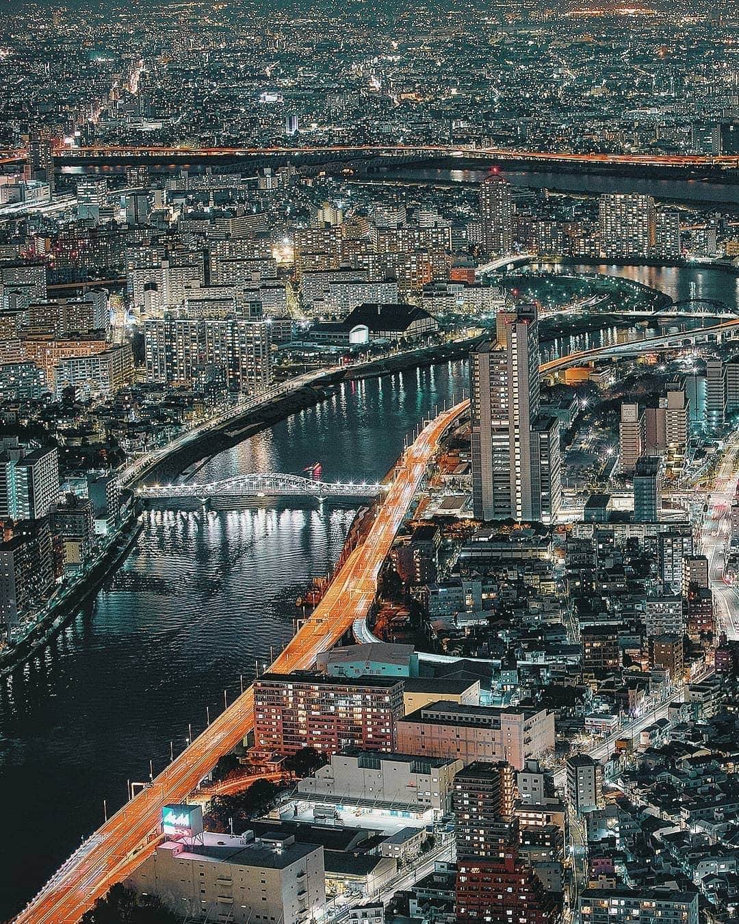 Berlin Tokyoさんのインスタグラム写真 - (Berlin TokyoInstagram)「The Tokyo Metropolitan Expressway is spread around the city of Tokyo like bloodstream. . . . 📍#hellofrom 🙋‍♂️ #tokyo , #japan  @instagram」8月1日 22時46分 - tokio_kid