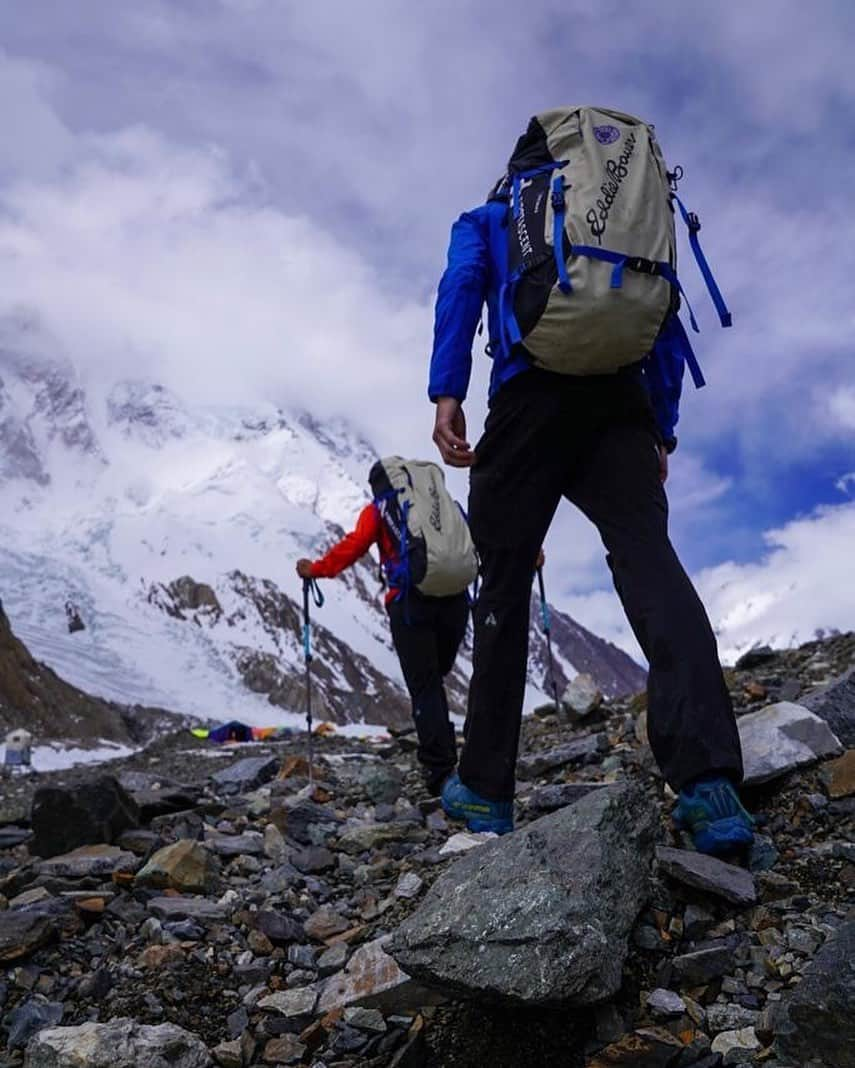 エディー・バウアーさんのインスタグラム写真 - (エディー・バウアーInstagram)「Every peak is reached the same way – one step at a time. Get out there and #LiveYourAdventure this #NationalMountainClimbingDay.⁣ ⁣ Photo: @ming.t.poon」8月1日 22時49分 - eddiebauer