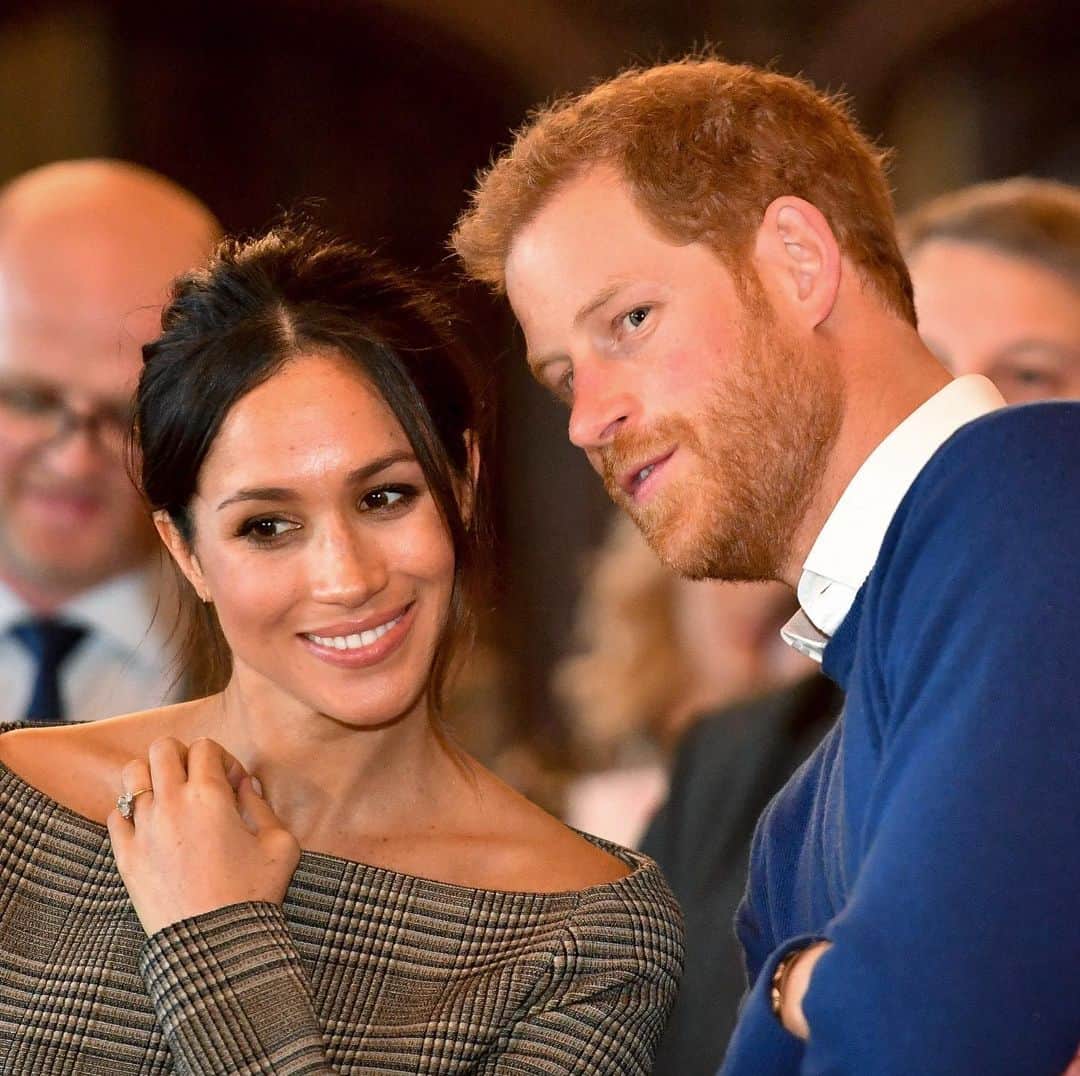 E! Onlineさんのインスタグラム写真 - (E! OnlineInstagram)「The Duke and Duchess of Sussex just unfollowed literally everyone on Instagram. Ma(r)k(l)e your way to the link in our bio to learn what the couple has up their sleeve. (📷: Getty)」8月1日 22時50分 - enews