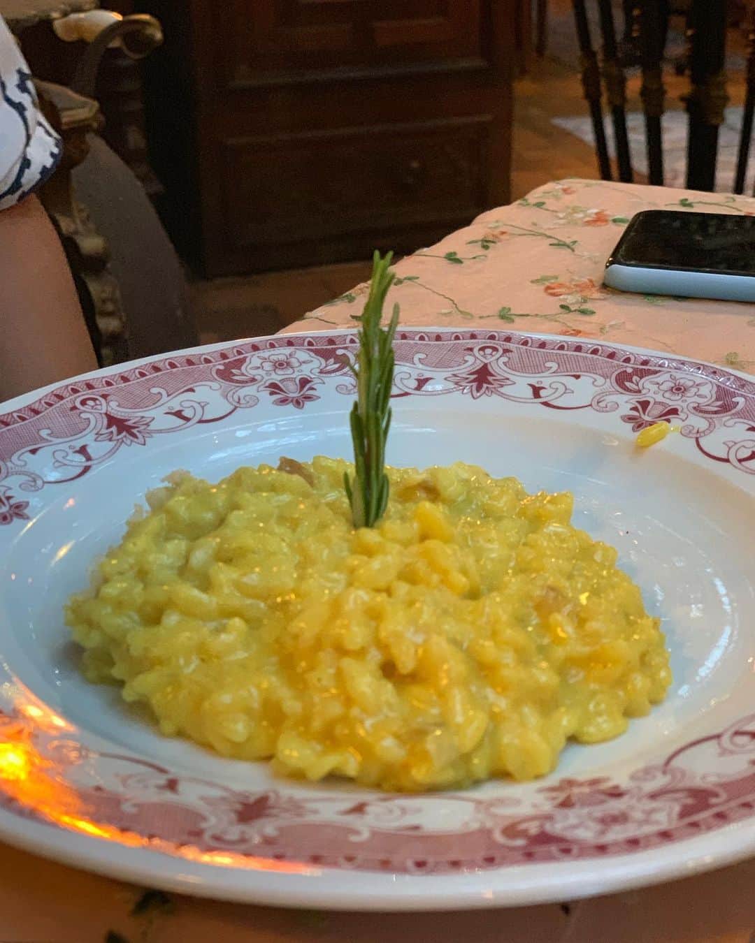 リー・ウネ・ヨンさんのインスタグラム写真 - (リー・ウネ・ヨンInstagram)「#OMGrestaurant #whereareyoufrom #KOER🇰🇷 “😍~🎼”」8月1日 22時50分 - leehaeyoung1730