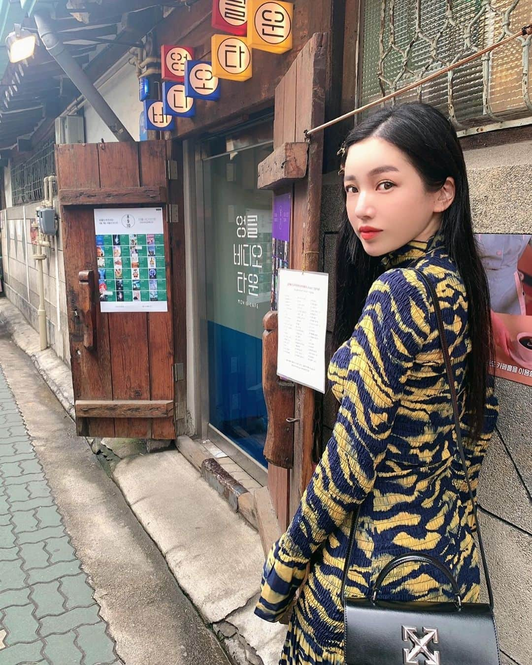 megbabyさんのインスタグラム写真 - (megbabyInstagram)「韓国だっちゃ🐯🖤 みんなPHクリームのレビューたくさんありがとう🥺 あまりにも嬉しくて期間決めてたけどやめた🤣PHトナー100本プレゼントします🎁🖤🖤🖤 あしたもお仕事がんばります💪🏻✨✨🔥」8月1日 22時51分 - _megbaby_