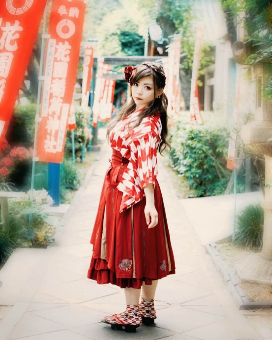 兼田玲菜さんのインスタグラム写真 - (兼田玲菜Instagram)「矢絣コーディネーート。  #行田足袋 #足袋 #矢羽 #紅 #和ロリ #矢絣 #fashion #red #kimono #japan #samurai #shrine #model #media #samuraitabi #ozzoneste #ozzon」8月1日 22時51分 - renakaneta4_samurai
