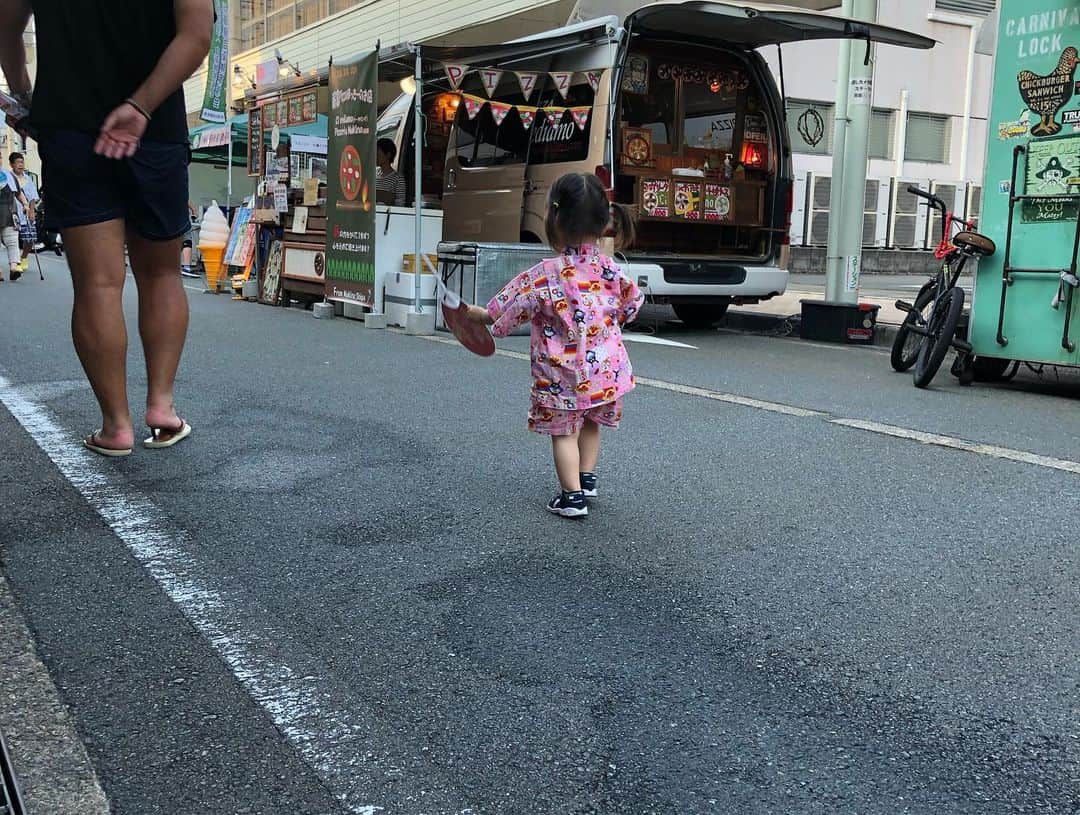 井上香織さんのインスタグラム写真 - (井上香織Instagram)「2019.8.1 地元のお祭だけど初めて来た♡😍 暑すぎてサラッと行っただけ。 でも娘はアンパンマンの甚平でルンルン🎶👍 豊岡踊り見ると手を叩いてノリノリでした(๑˃̵ᴗ˂̵)👏 ・ #柳祭り #豊岡 #地元 #豊岡踊り #こちらも初めて見た #子供も大人も同じ踊り #何かいいな」8月1日 22時56分 - kaorin888