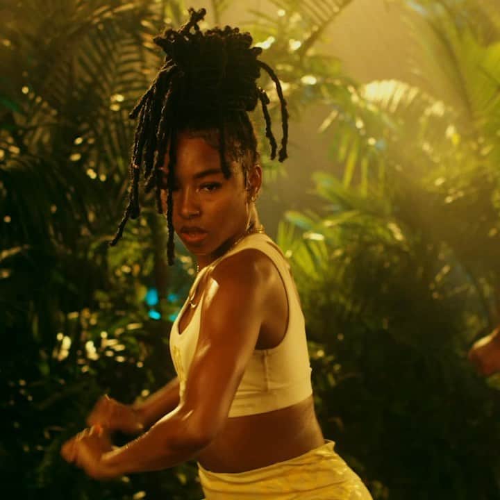 のインスタグラム：「MAKE IT HOT DANCE VIDEO OUT NOW 💦」