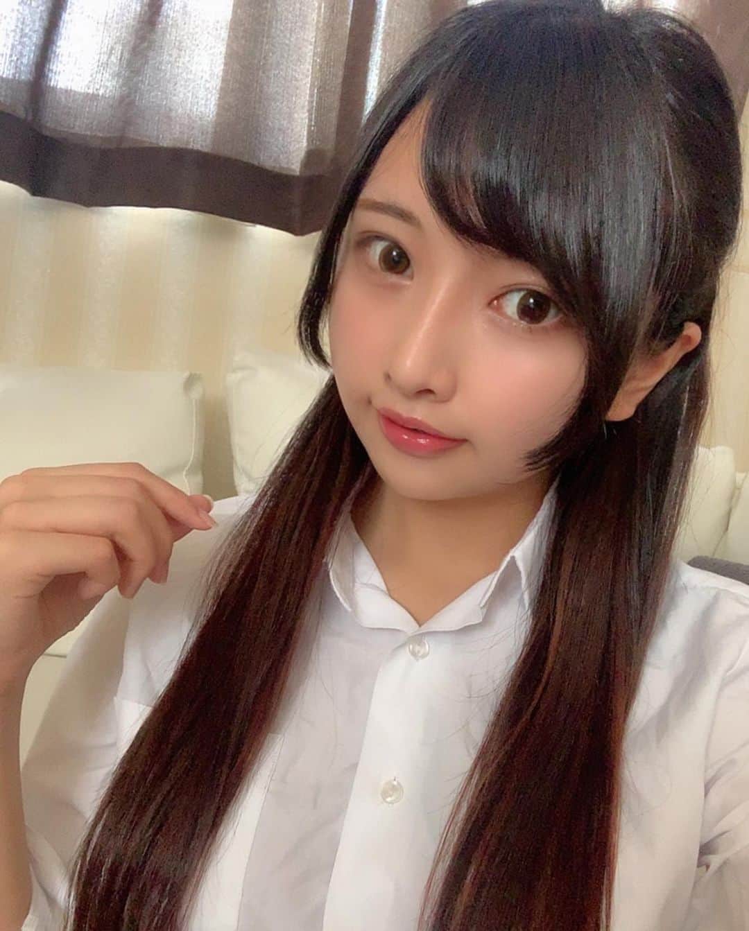 橋本ひかりのインスタグラム：「脱皮👌👌❤ #グラドル #グラビアアイドル #スーツ #橋本ひかり #スーツ女子 #サルート #model #gravure」