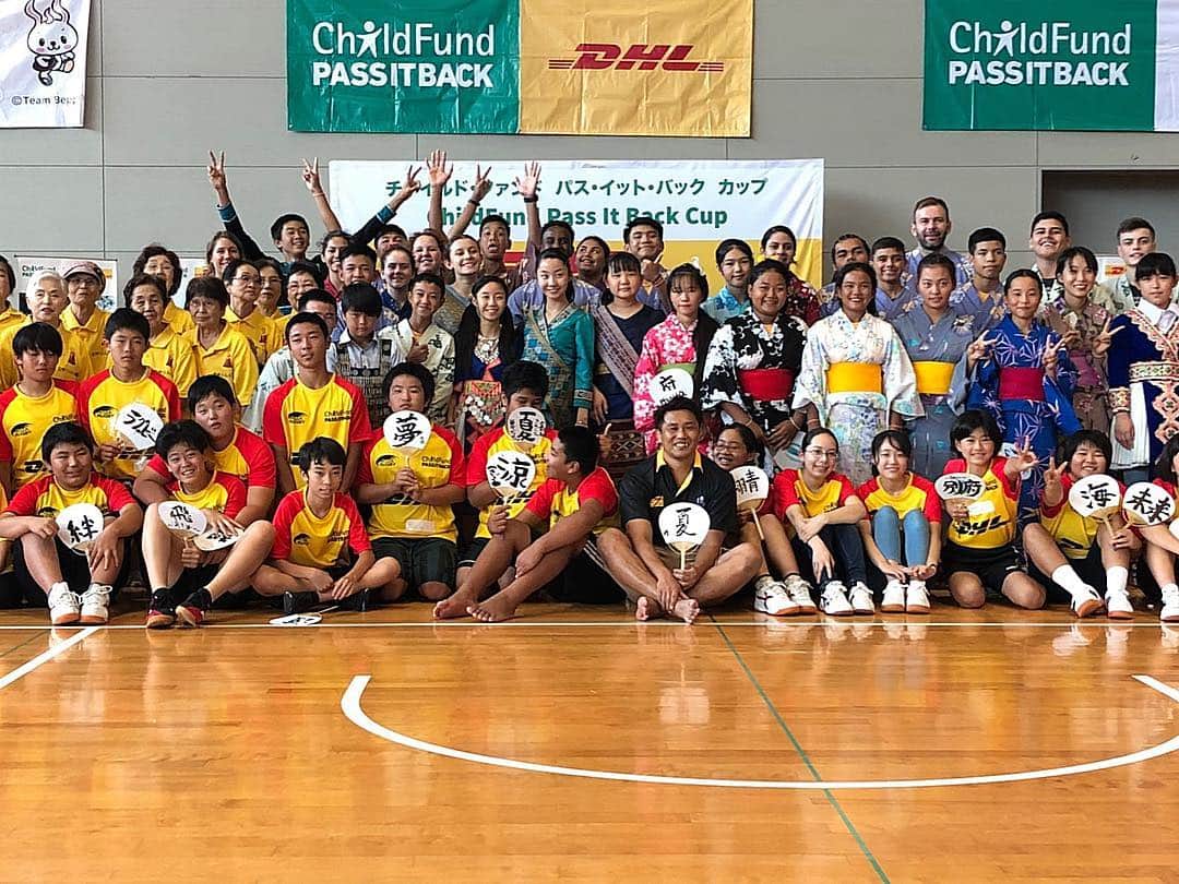 大西将太郎さんのインスタグラム写真 - (大西将太郎Instagram)「ChildFund Pass It Back Cup  Delivered by DHL チャイルド・ファンド　パス・イット・バックとは、スポーツと国際開発を組み合わせたプログラムで、チャイルド・ファンドがワールドラグビー、アジアラグビーと協働して実施しています。今回はオーストラリア、ラオス、そして日本の子供達が集まりラグビーを通して国際交流。子供達にとって貴重な機会になったことと思います。ワールドカップまで50日ですが、ワールドカップはゴールではありません。その先に続く未来ある子供達が夢を描ける社会になるように、環境作りはこれからも続いていきます。チャイルドファンドの素晴らしいプログラムのもとワールドラグビー、アジアラグビーの理念。それをサポートするDHL。また今回は開催にあたり、オーストラリア大使館、別府市、別府市ラグビー協会の御尽力があり開催出来たことを心より感謝申し上げます。そして、大変な準備とサポートをしてくださいましたらPIBのコーチの方々、ボランティアの方々も本当にお疲れ様でした。 #PassItBack  #DHL #RWC2019」8月1日 23時20分 - shotaro12
