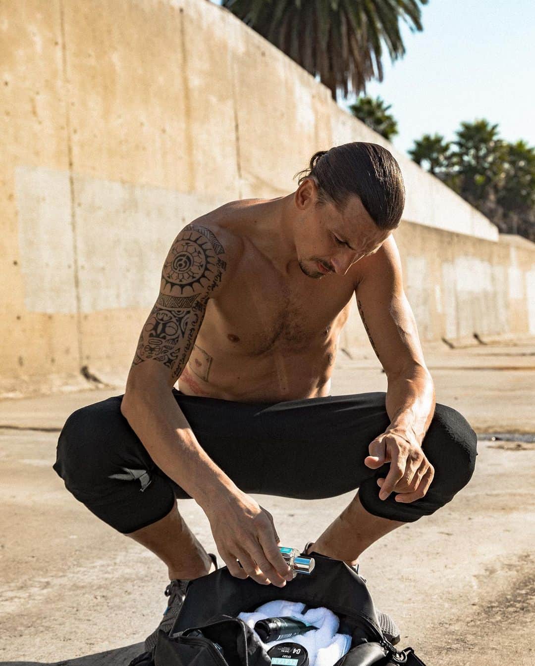 Zlatan Ibrahimović Parfumsさんのインスタグラム写真 - (Zlatan Ibrahimović ParfumsInstagram)「The perfect duo for your bag after that good workout - Zlatan Sport Hair & Body Wash and Zlatan Sport Antiperspirant.  #zlatansport #zlatanibrahimovicparfums #therightroutine」8月1日 23時14分 - zlatanibrahimovicparfums
