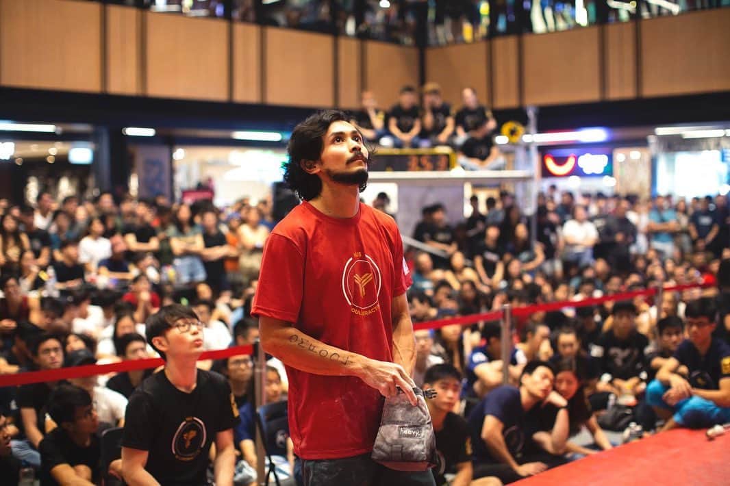 ハキム・カスバンのインスタグラム：「⁣ Wow. What a weekend.⁣ ⁣ July has been a dream, and Boulderactive ‘19 turned out to be everything I wanted it to be. I had won two prior competitions - the 60° Battle and National Boulder Trials - but in the mainstream Singapore competition scene I still felt untested, unproven and was really nervous about the entire event.⁣ ⁣ It’s no secret that on my day I love the feeling of climbing in front of a crowd and nothing beats the audience in finals. So much energy to draw and share from the cheers and the groans. Although I didn’t win this time, I remember looking at the spectators after my final climb and taking it all in, stepping off the mat with my heart full.⁣ ⁣ Despair and disappointment are inevitable feelings that arise when I leave finals without a medal. I did think about how things could’ve gone differently for a little while and how it would’ve been nice, but there’s always a bigger picture. ⁣ ⁣ This past month, especially the weekend that just went by, I did things I feared for the last two years - I put it all on the line, for everyone to see. Winning is secondary - I’m just really proud of myself for facing my own demons. I didn’t want to try because I didn’t want to fail. ⁣ ⁣ I now have a new perspective of what failure is. This is especially pertinent in our regular everyday sessions in the gym where we fear being seen falling on a grade we peg our standards to, or when we stack ourselves up against our peers. It is an important barrier to overcome and learn from, and fearing it is only irrational and hinders progress.⁣ ⁣ 📷 by the one and only @berizified :)⁣ @heavy.japan⁣ ⁣ #climbing #bouldering #indoorclimbing #climbinggym #sportclimbing #liveclimbrepeat #fortheclimb #climbinglife #climbing_is_my_passion #heavyjapan #tokyopowder #training #sports #athlete #singapore #climbing_worldwide #sgclimbers #passion #sgfitness #streetwear #apparel #heavyjapan」