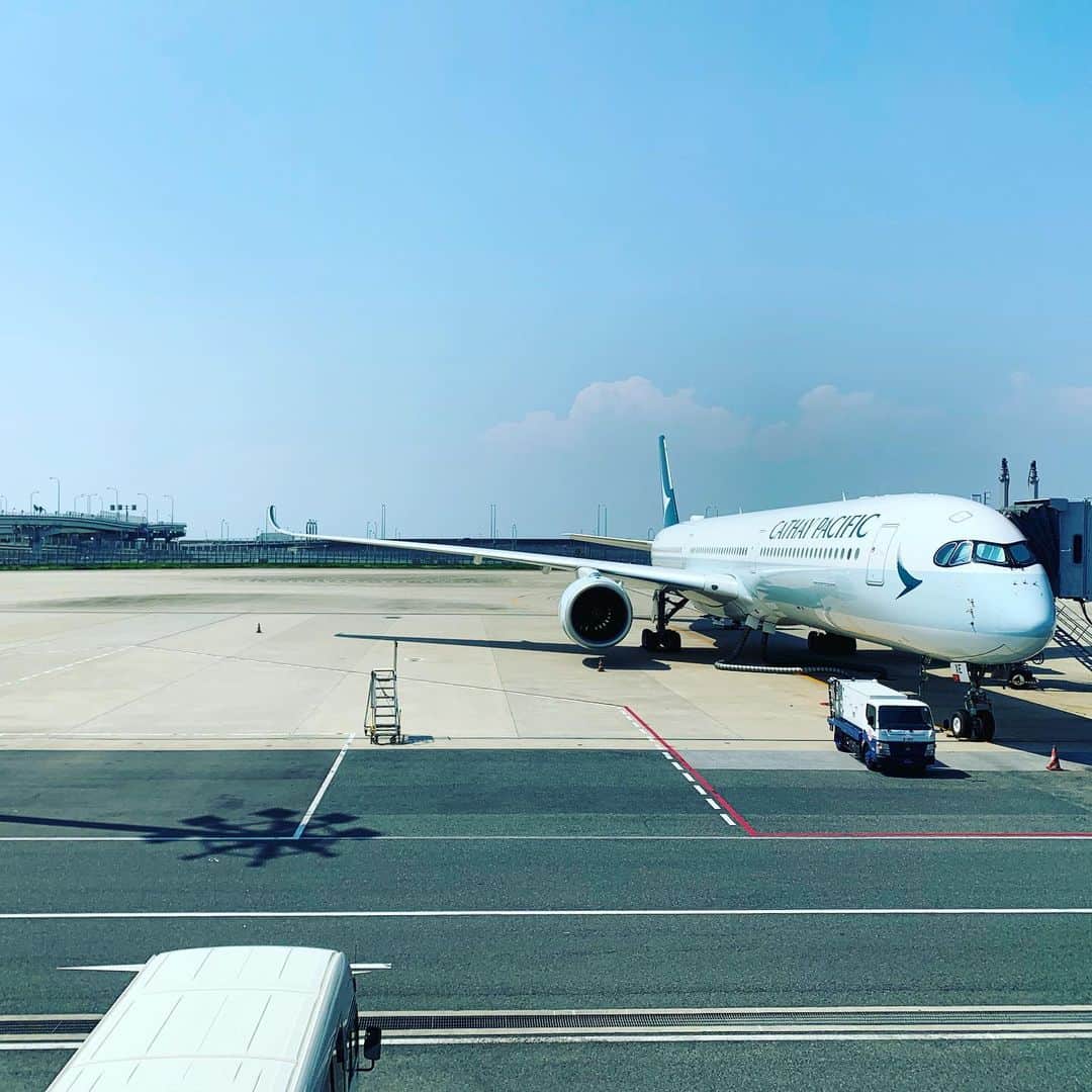 鴨志田由貴のインスタグラム：「初めての関空！またスピーカーとか服とか色々行く前に買ってしまった。早めに着くといつも買っちゃうんだよな…。 これから上海に向かってチャイナジョイに参加してきます！」