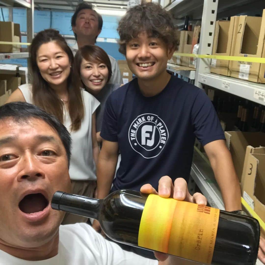 横田真一さんのインスタグラム写真 - (横田真一Instagram)「ワイン仕入れ」8月1日 14時30分 - yokoshingolf