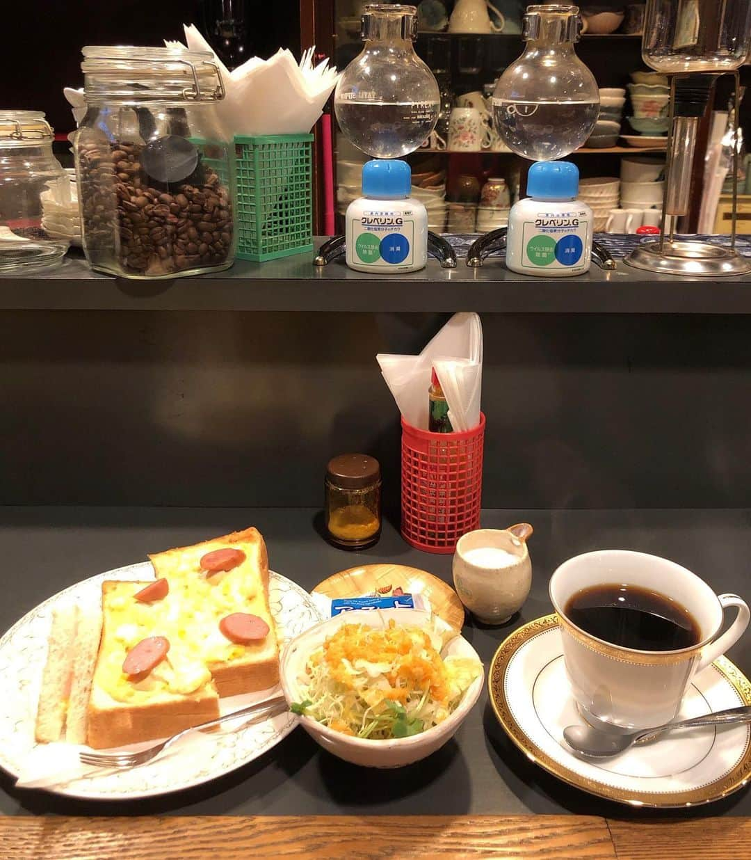 楢原真樹さんのインスタグラム写真 - (楢原真樹Instagram)「いつぞやの喫茶店 #喫茶店 #恵比寿 #老舗 #いい雰囲気 #おばちゃん店員の動線が（笑） #安くてよし！ #本日はお笑いライブ #21:30 #池袋GEKIBA #サクッと終わるよ！ #取置きお待ちしてます！ #ヤーレンズ」8月1日 14時37分 - narahara_j