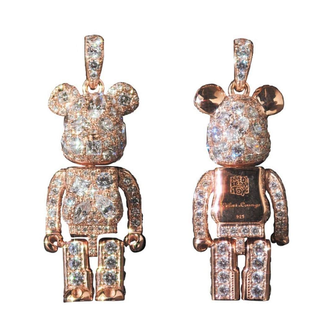 HYPEBEASTさんのインスタグラム写真 - (HYPEBEASTInstagram)「#hypeAF: @medicom_toy and Velvet Lounge have returned with a new STARDUST BE@RBRICK, this time in “Pink Gold.” The pendant sees a range of various cuts and sizes from 223 stones covering the front, all the way from the tip of the ears to the legs. It’ll be available on August 2 at CJ Mart for approximately $375 USD.⁠ Photo: Medicom Toy」8月1日 14時40分 - hypebeast