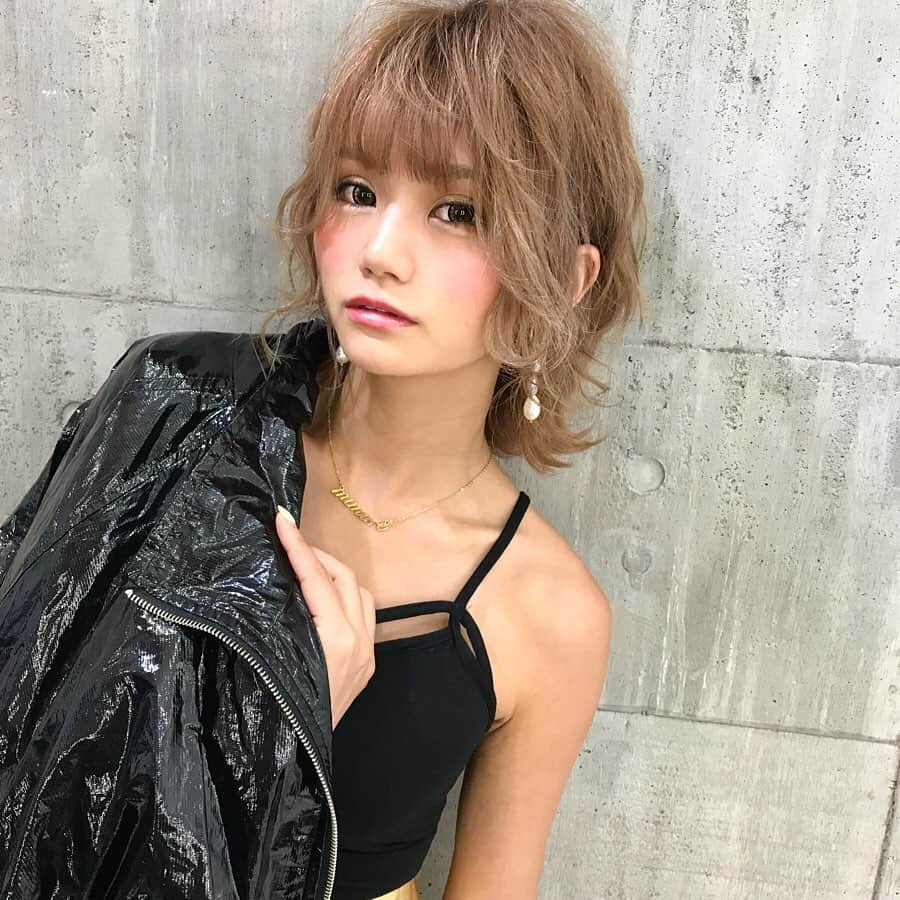 みもれもんさんのインスタグラム写真 - (みもれもんInstagram)「アレンジしてもらいました🌈💇‍♀️💓🥰素敵ぃ✨ ( @5kose ) ・ ・ #ヘアアレンジ #ヘアー #ショートヘア #巻き髪 #アレンジ #hair #みもれもん #表参道」8月1日 14時41分 - mimore_mon0929