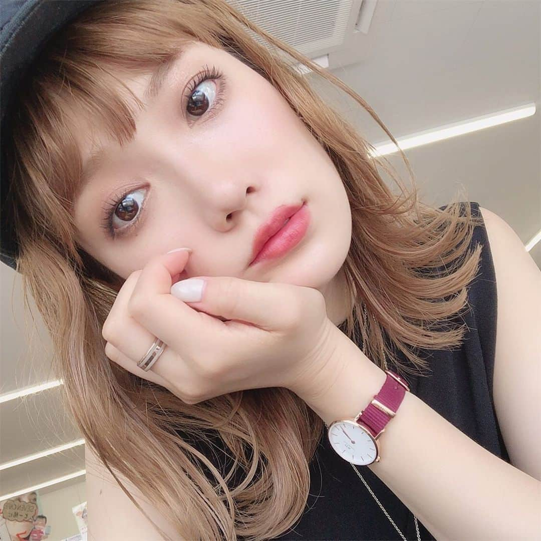 金澤楓さんのインスタグラム写真 - (金澤楓Instagram)「久しぶりの赤リップ👄 すこし札幌離れます👐 . 次のヘアカラーどうしようかなぁ。 前回のカラー撮り忘れちゃったから今回こそカラーしたら写真撮るね🙇‍♀️ . #かえでヘア#メディアムヘア」8月1日 14時41分 - kae_o51o