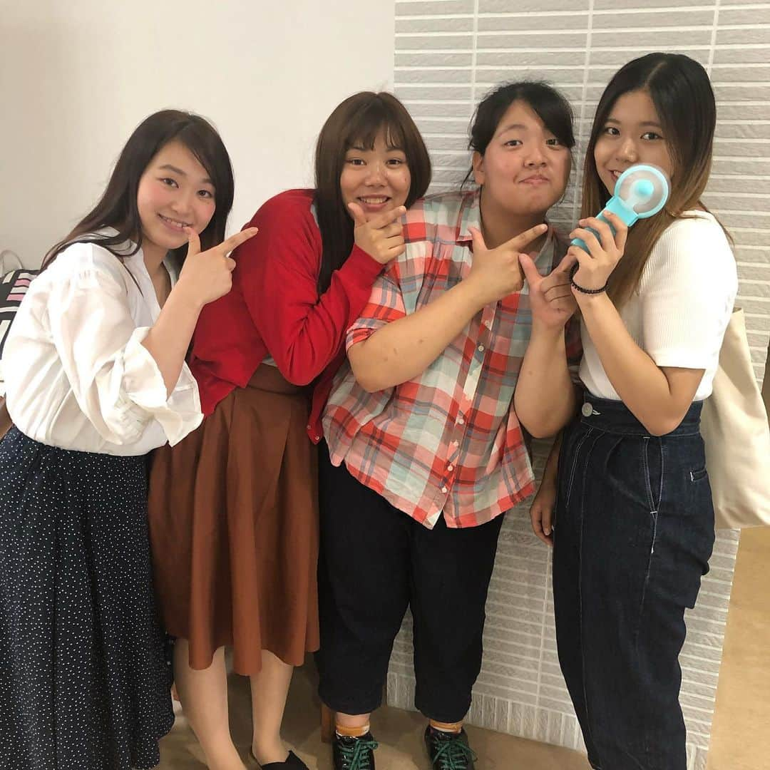 福岡女子短期大学さんのインスタグラム写真 - (福岡女子短期大学Instagram)「【オープンキャンパス情報📢】 8月3日（土）・8月8日（木）「オープンキャンパス」＆8月4日（日）「ミニオープンキャンパス」に参加いただいた高校生・受験生の皆さん全員に🌟プレゼントするカワイイ ミニ扇風機が届きましたーーー🤣夏のイベントで活躍してくれそうですね🎀 . ========[ 資料請求 ]======== ． 福岡女子短期大学の資料請求（大学案内・入試要項など）を無料送付中です。お気軽に申し込みください。 . 子ども学科/健康栄養学科 音楽科/文化教養学科 ． 福岡女子短期大学 住所：福岡県太宰府市五条四丁目16番1号 tel：092-922-4034（代表） . ========================= . #福岡女子短期大学 #福女短 #オープンキャンパス #オーキャン #ミニ扇風機欲しい  #ポータブルミニファン #ハンディー扇風機 #学校見学 #見学会 #高校1年生 #高校2年生 #高校3年生 #学校見学 #短大生 #進路相談 #進路相談承ります #ハンディファン #夏のグッズ #暑さ対策グッズ  #暑さ対策  #夏休み #イベント #福岡イベント #太宰府 #fjk #sjk #ljk #扇風機 #ミニ扇風機」8月1日 14時57分 - fukuoka_wjc