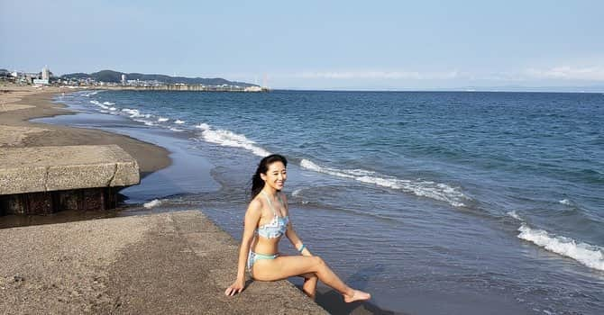 澤山璃奈さんのインスタグラム写真 - (澤山璃奈Instagram)「海大好きだから、 やっぱり水着持っていっちゃった👙💙 LIVEの後そのまま水着に着替えてメンバーのカナ @kana_h1227 と遊んだよ📸💕🌊 LIVE終わって水着で海直行出来るなんて最高の開放感💖🧜🏽‍♀️ #音霊 #otodama2019 #三浦海岸 #bikinigirl #bikinilover #氷の上のマーメイド」8月1日 15時25分 - rinasawayama