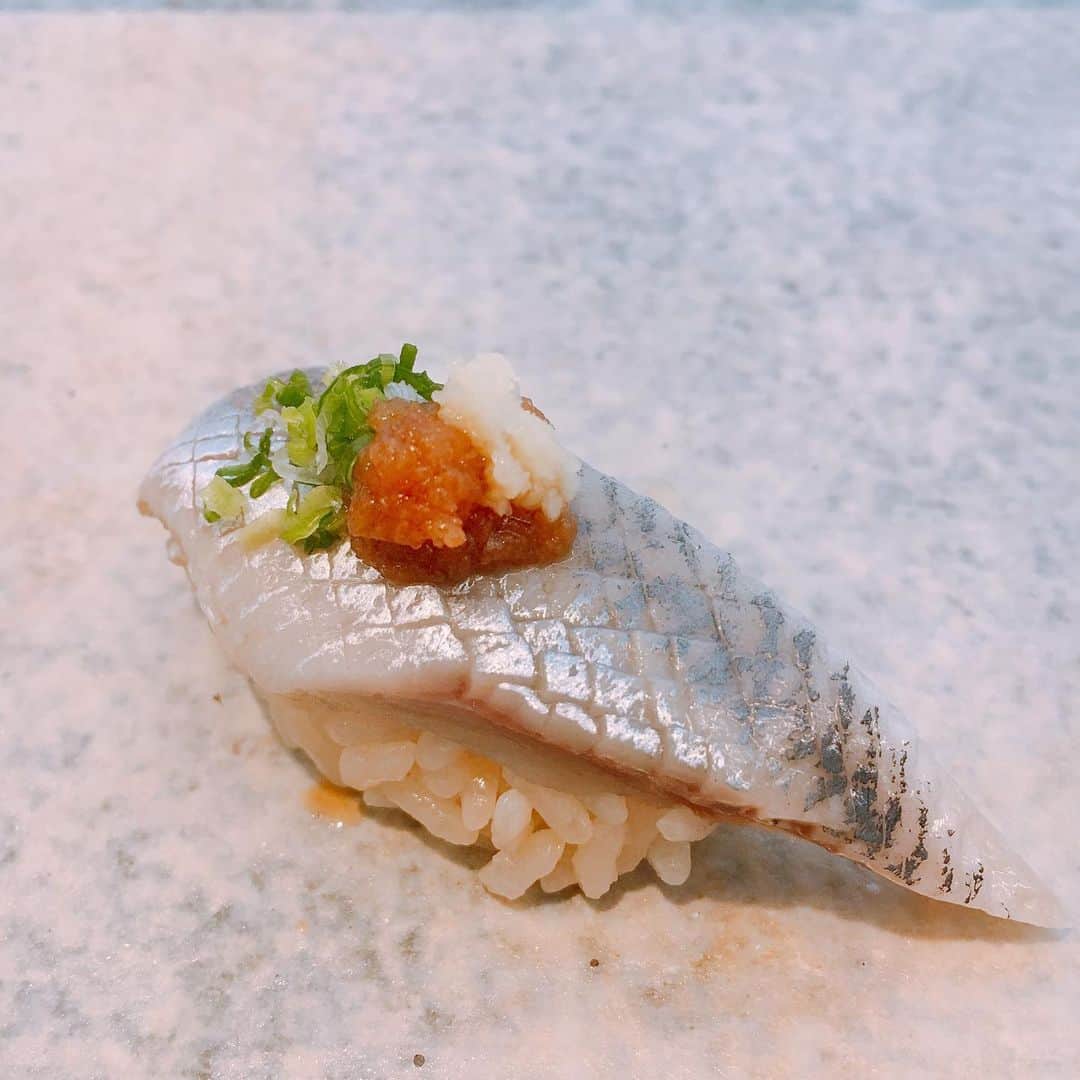 田崎佑一さんのインスタグラム写真 - (田崎佑一Instagram)「愛する後輩達から誕生日プレゼントで頂いた「選べるグルメ招待券」を使わせてもらいコンラッド大阪でお寿司をコースで堪能させて頂きました。美味すぎて、次のお寿司が出てくるのを鳥のバケモノみたいな顔で待ってしまいました。みんな、ありがとうねー！」8月1日 15時35分 - tasakipan