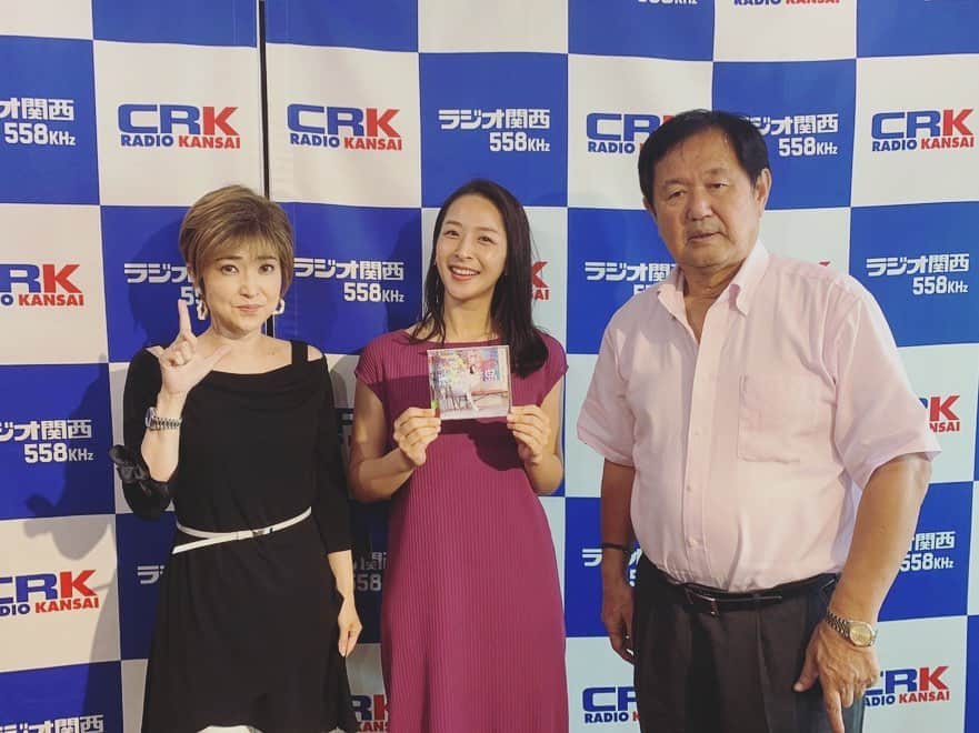 のインスタグラム：「神戸！ ラジオの収録に行ってまいりました。  ラジオ関西さんの、 「山口かおる・石川敏男のオトナの世界」 . お二人がとてもとても面白くて、素敵で、 終始圧倒されてしまいました😳 喋るのってむずかしいなぁぁ カツカレーを食べながら一人反省会🍛 . 2nd ALより、 💿真夏の理想都（リゾート） 💿東京おもちゃ箱 2曲も流していただき感謝です！！！ . 放送は、 8月20日（火）21:00〜21:30 ラジオ関西 | 558KHz | FM91.1 「山口かおる・石川敏男のオトナの世界」 . （radikoでも聴けますよ〜） . 必死に喋っている様子（笑）をぜひ、 聴いてくださいぃ . まずは日本語を勉強しようと思う、、 . #ラジオ関西 #山口かおる石川敏男のオトナの世界 #本間愛花」